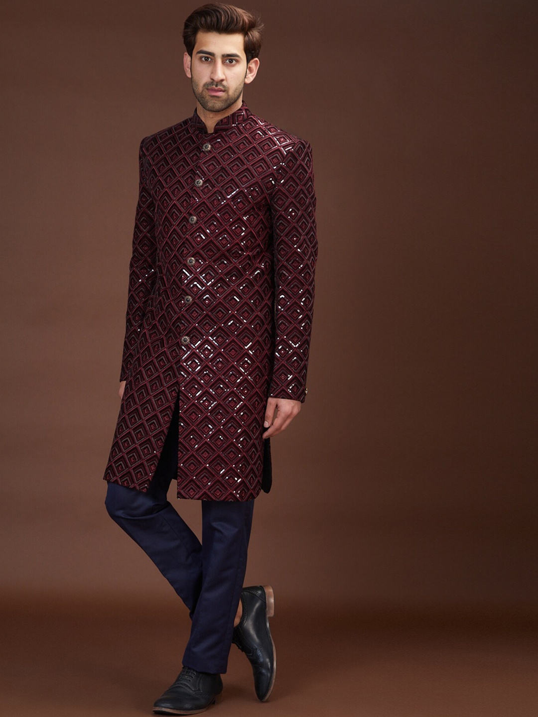 

KASBAH CLOTHING NISHCHAIY SAJDEH Geometric Embellished Mandarin Collar Velvet Kurta, Maroon