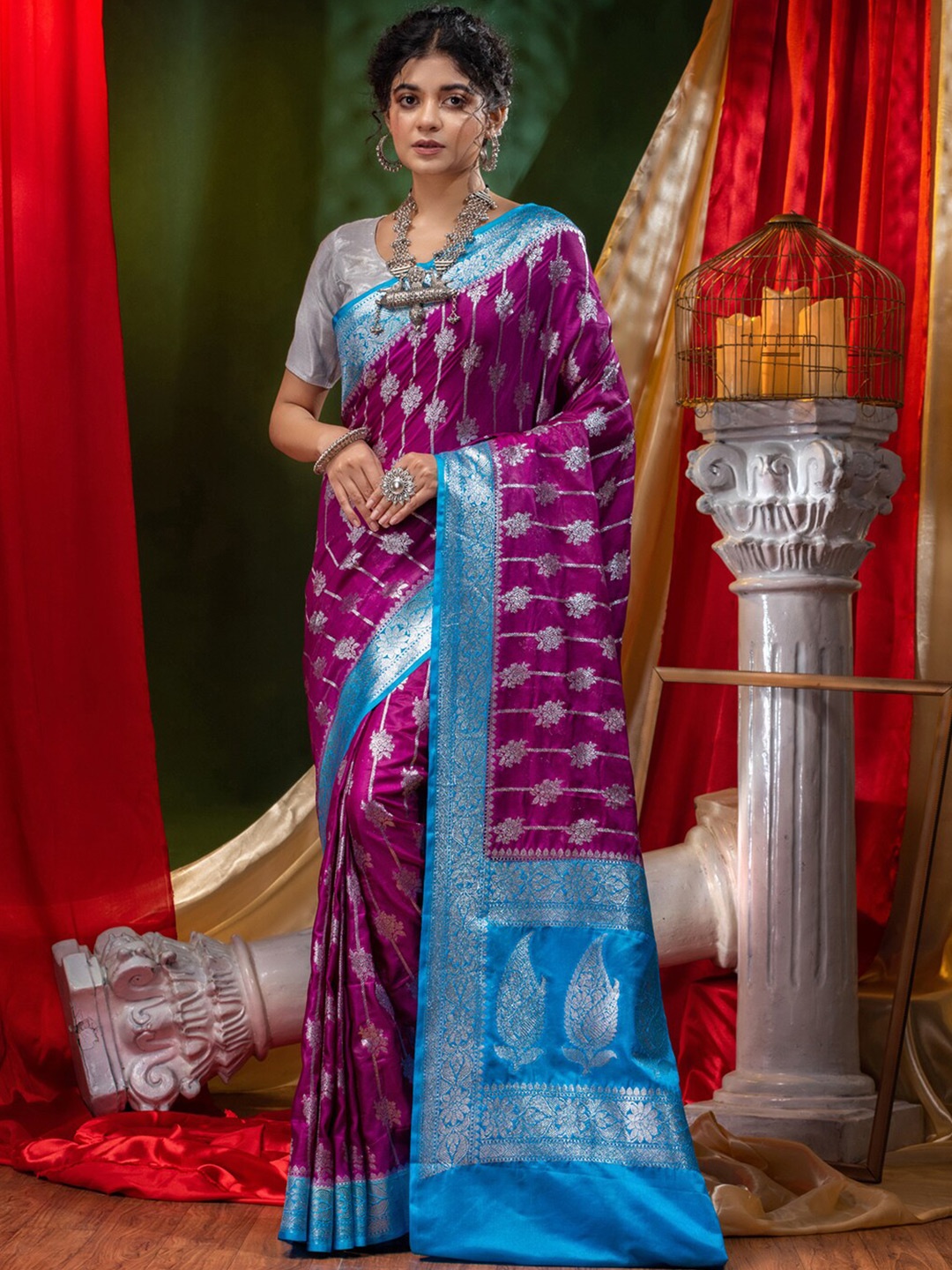 

HOUSE OF BEGUM Woven Design Zari Silk Blend Banarasi Saree, Purple