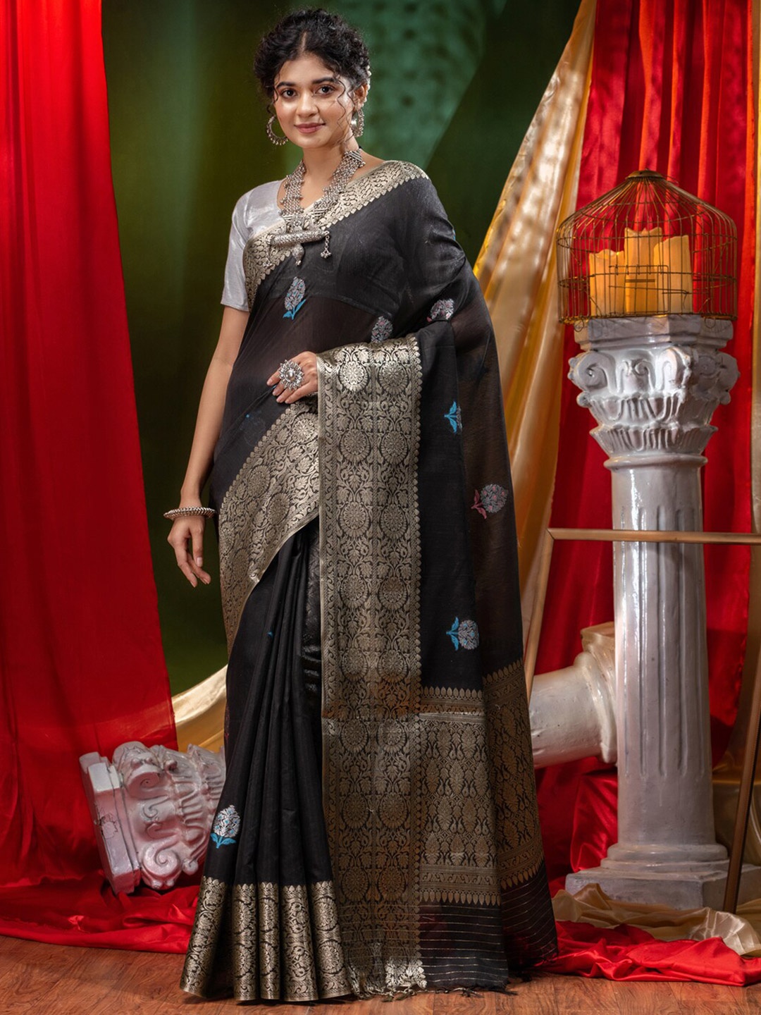 

HOUSE OF BEGUM Woven Design Zari Banarasi Saree, Black
