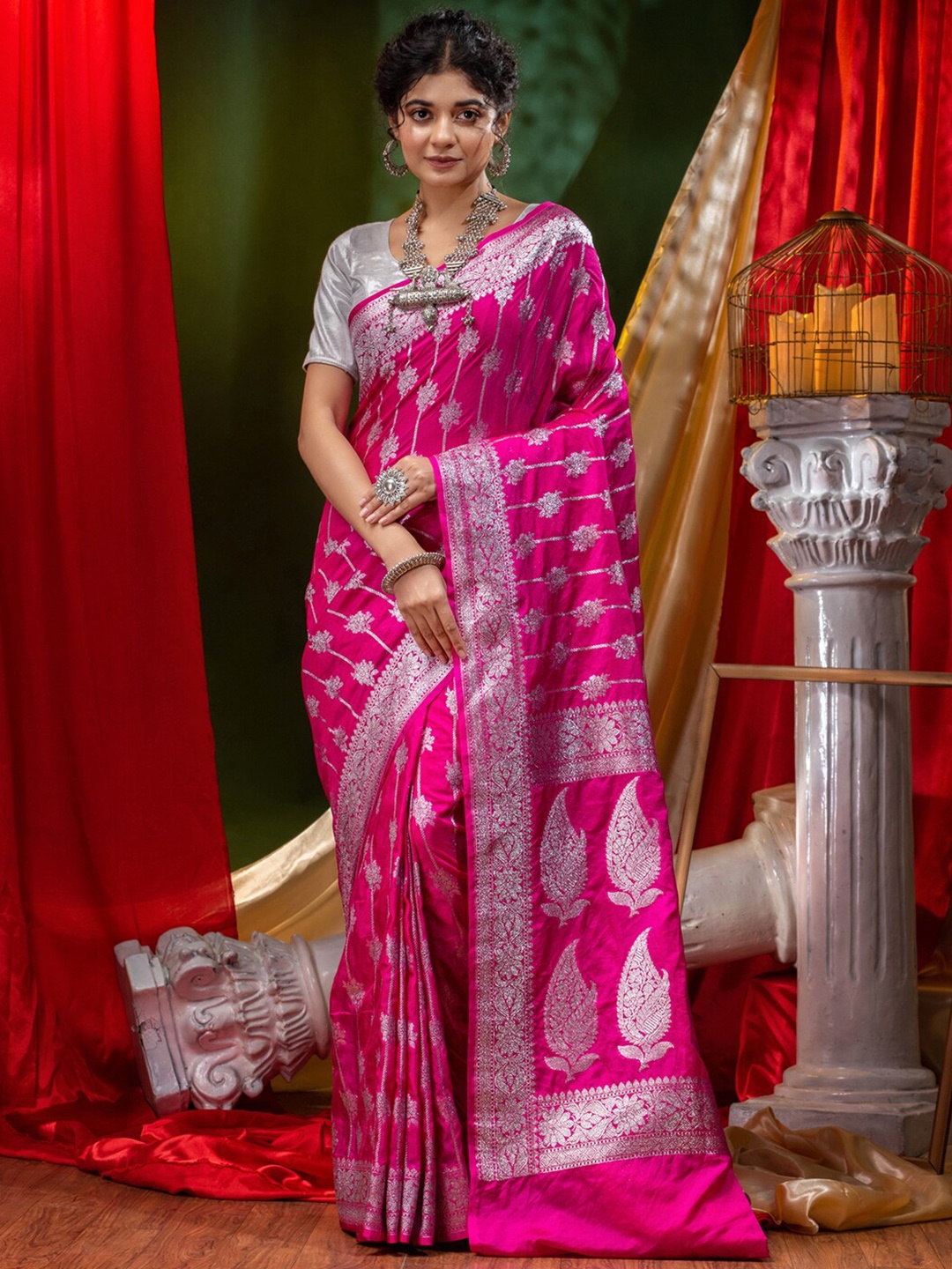 

HOUSE OF BEGUM Ethnic Motifs Woven Design Zari Banarasi Saree, Pink