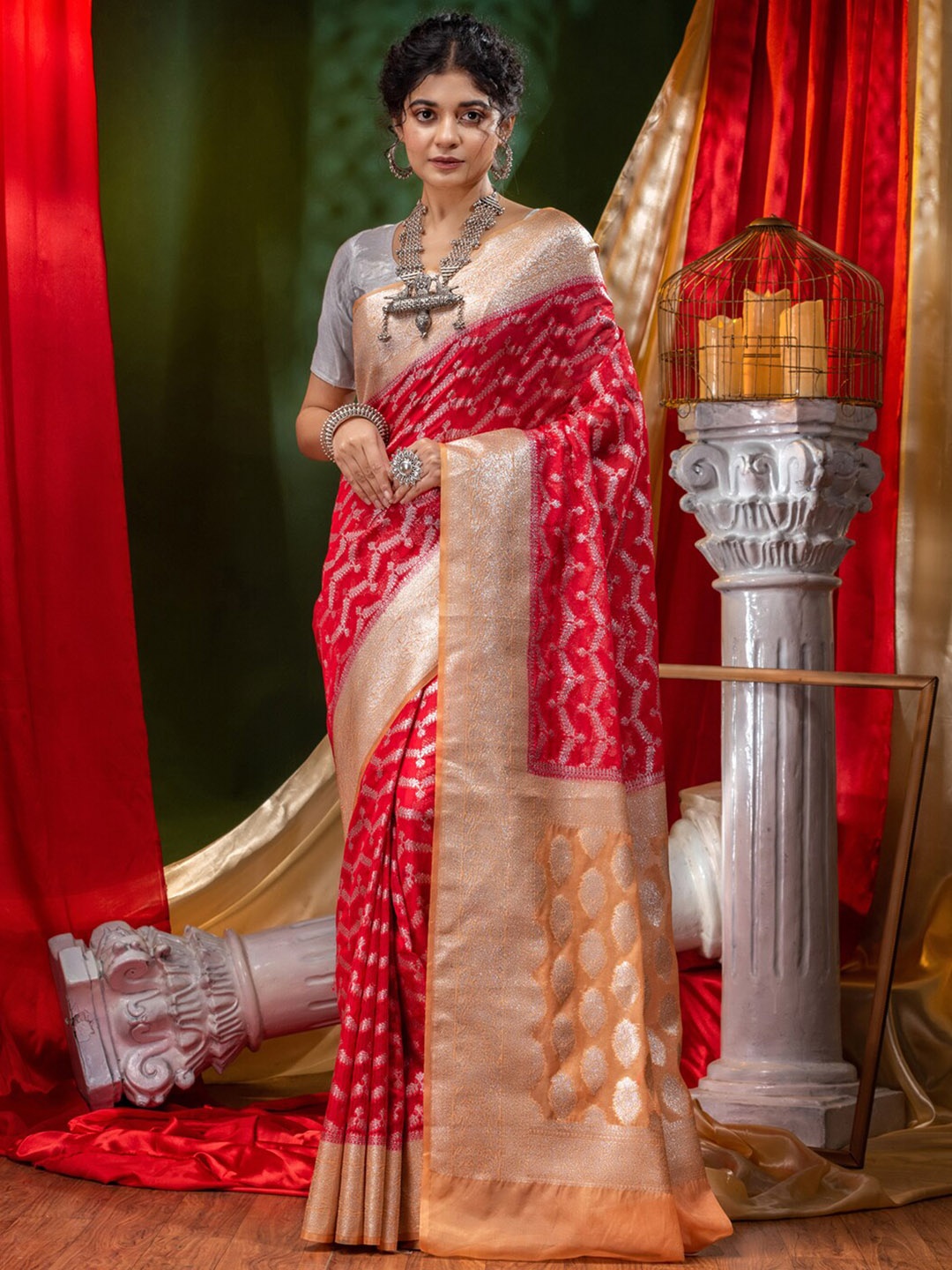

HOUSE OF BEGUM Ethnic Motifs Woven Design Zari Banarasi Saree, Red