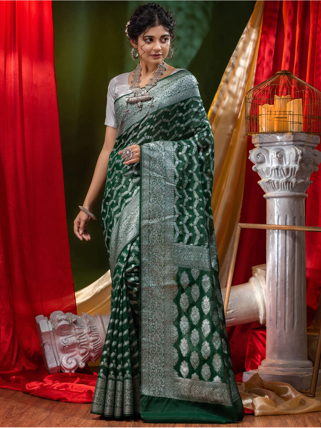 

HOUSE OF BEGUM Ethnic Motifs Woven Design Zari Banarasi Saree, Green