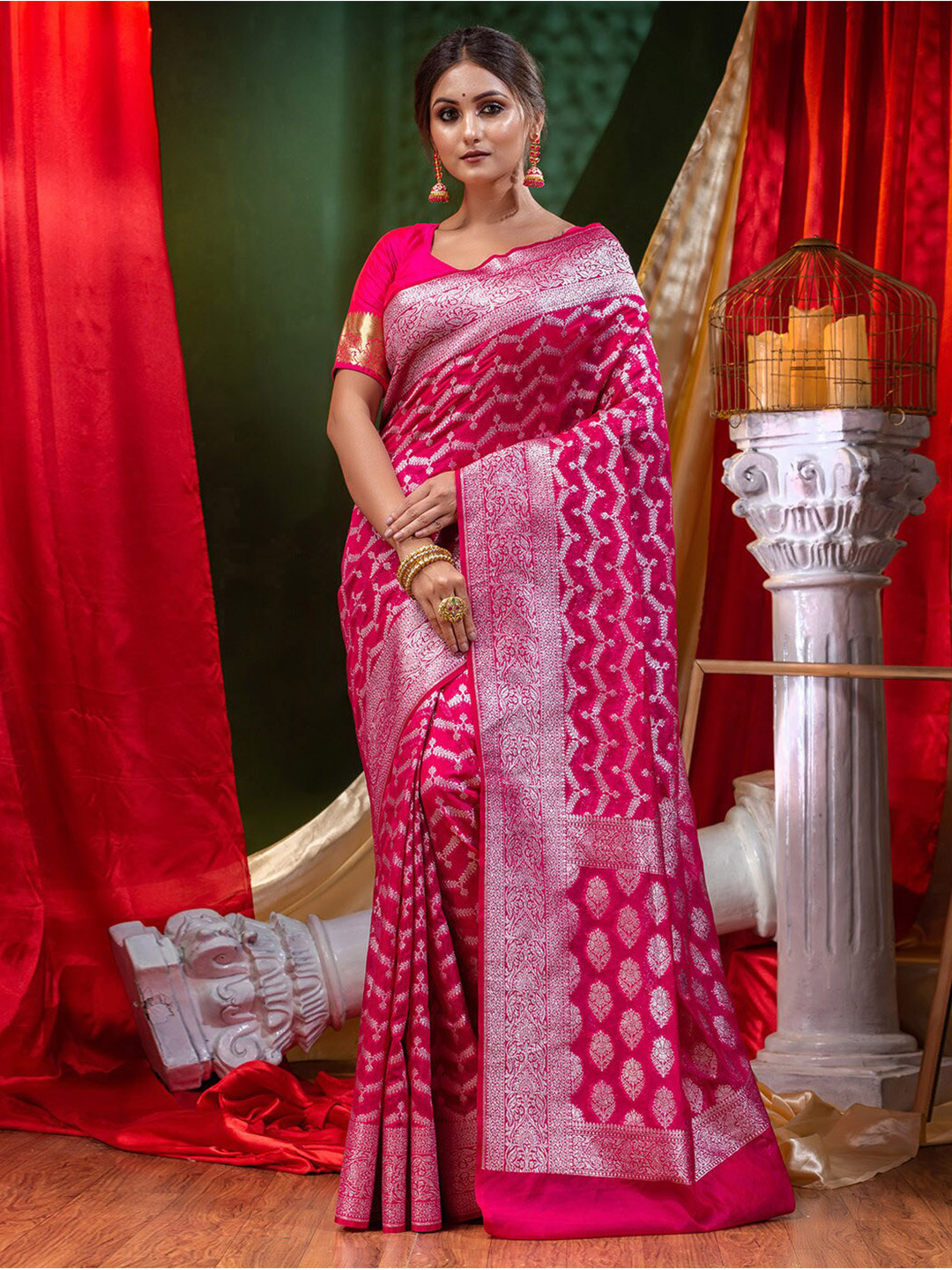 

HOUSE OF BEGUM Woven Design Zari Silk Blend Banarasi Saree, Pink