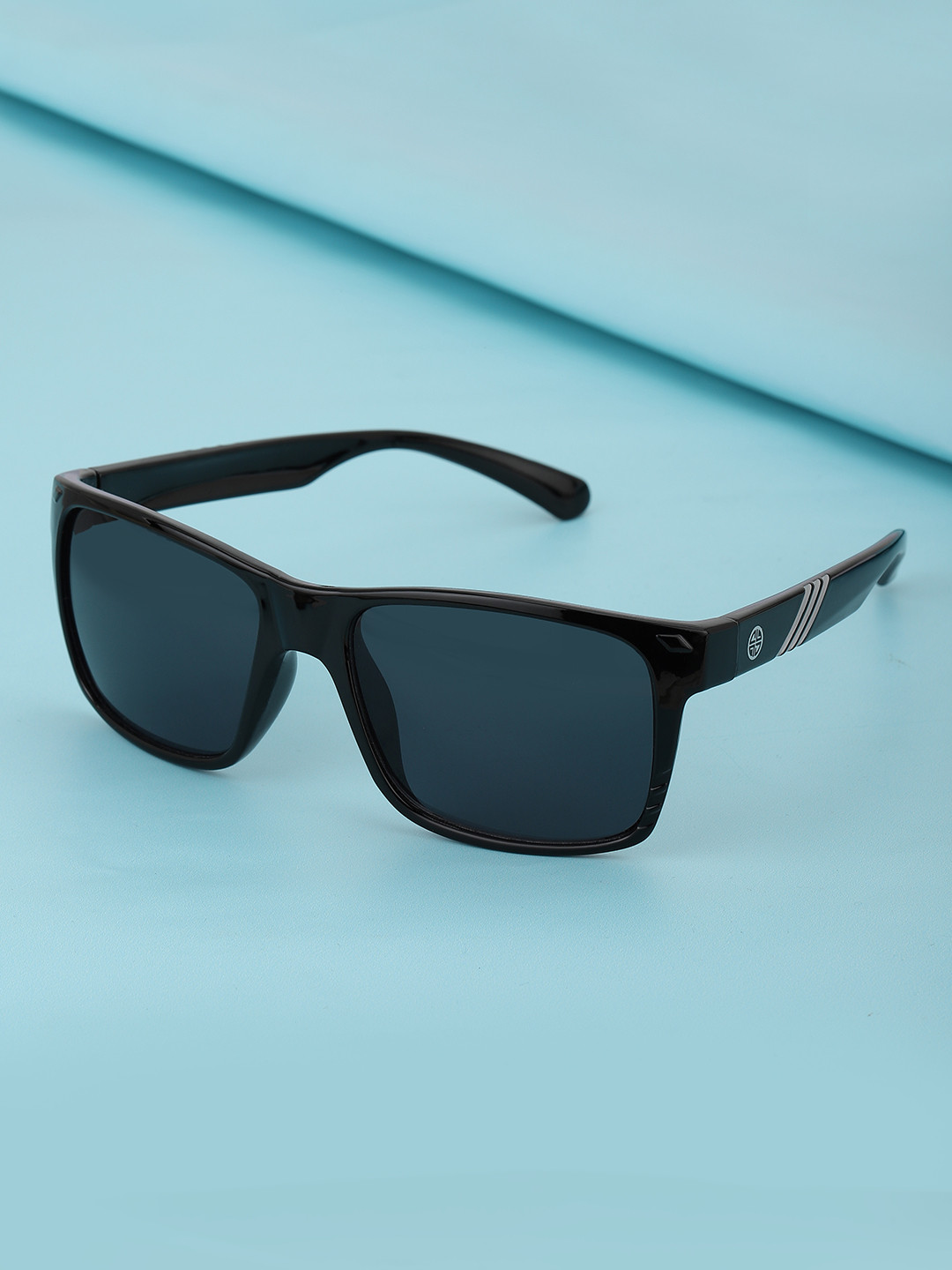 

Carlton London Men Black Lens Rectangle Sunglasses with UV Protected Lens CLSM269