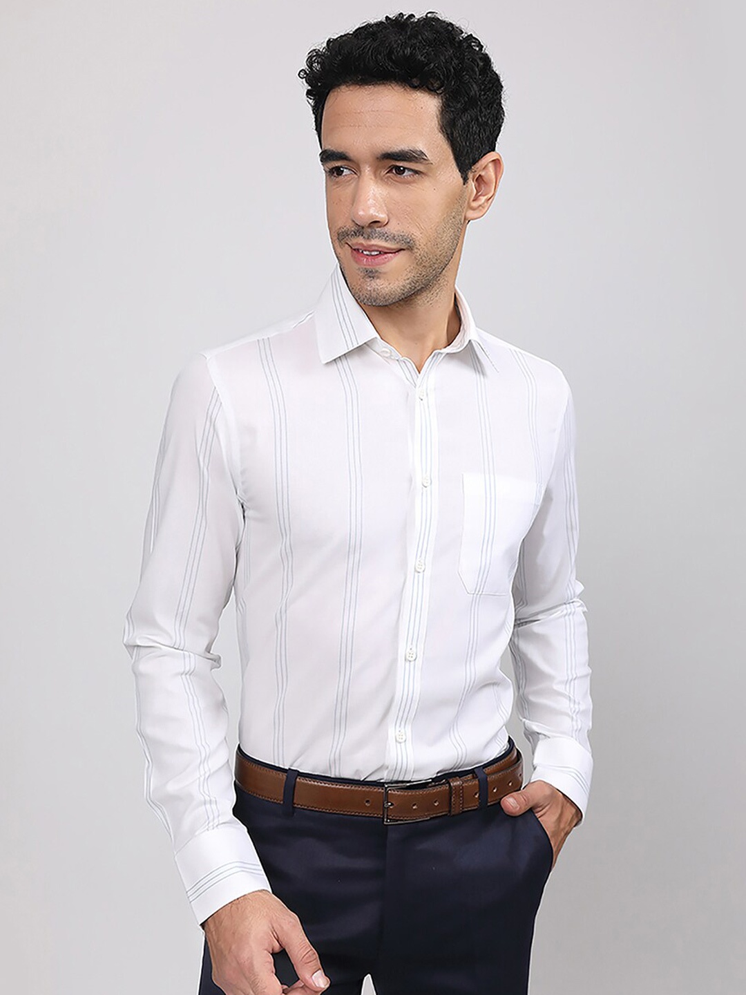

LOUIS STITCH Men White Comfort Opaque Formal Shirt