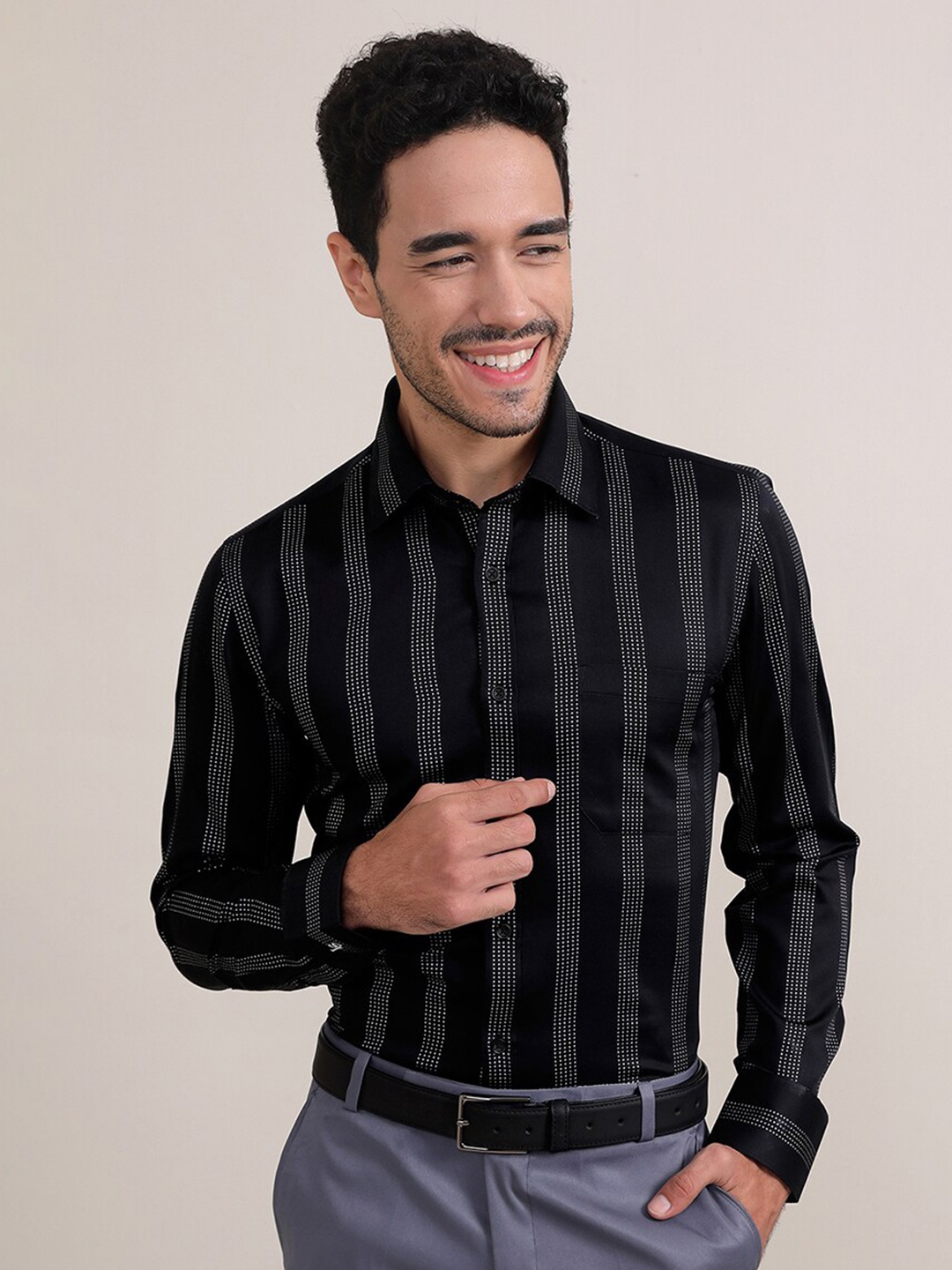 

LOUIS STITCH Vertical Striped Comfort Regular Fit Cotton Formal Shirt, Black