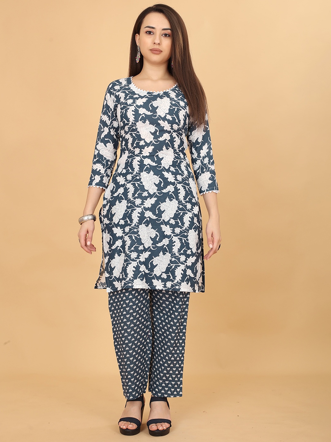 

CHANSI Printed Kurti With Trouser, Grey