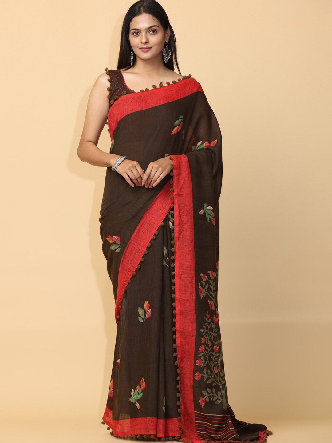 

VASTRANAND Floral Printed Zari Saree, Black