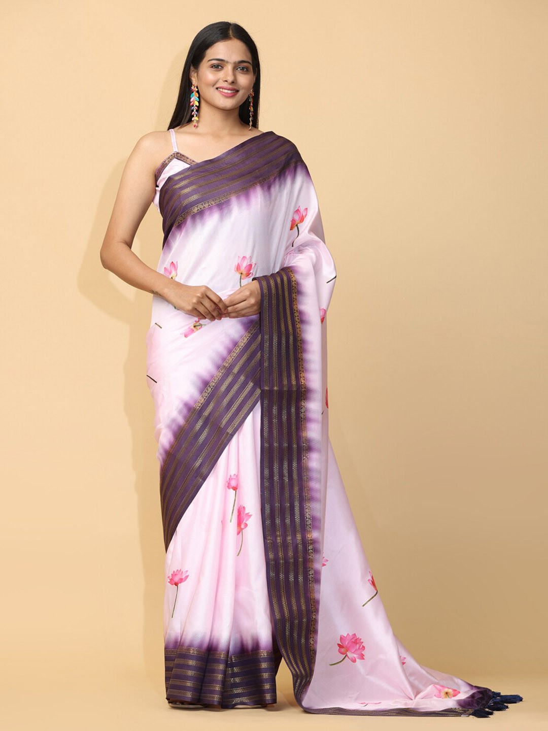 

VASTRANAND Floral Zari Silk Blend Saree, Gold