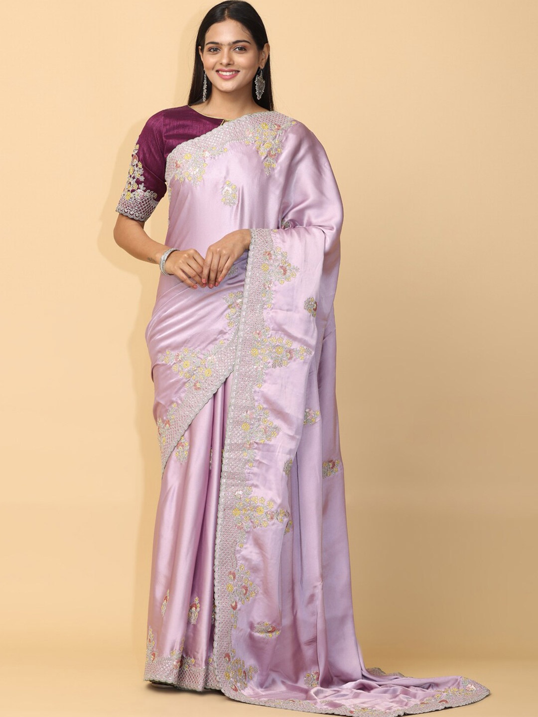 

VASTRANAND Floral Embroidered Saree, Lavender