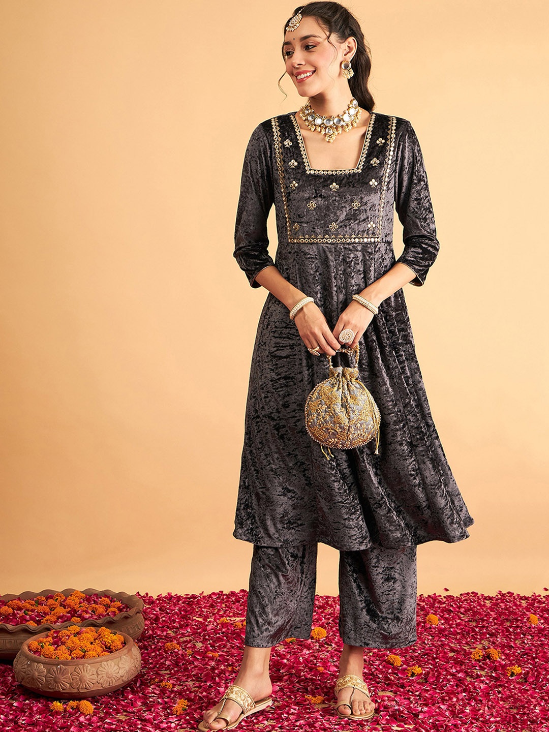 

Shae by SASSAFRAS Floral Yoke Design Thread Work A-Line Kurta, Grey