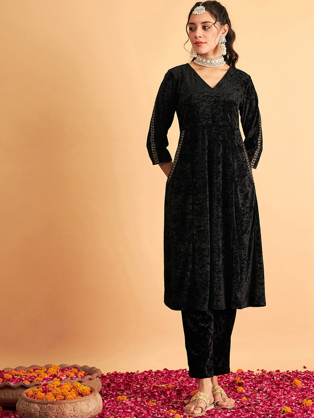 

Shae by SASSAFRAS V-neck Thread Work A-Line Kurta, Black