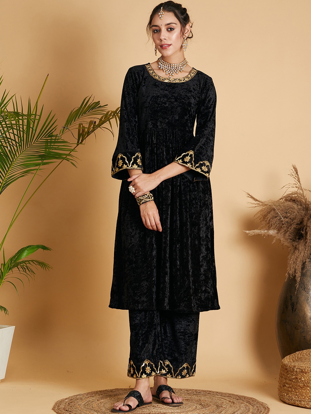 

Shae by SASSAFRAS Black Empire Gotta Patti Velvet Kurta with Palazzos