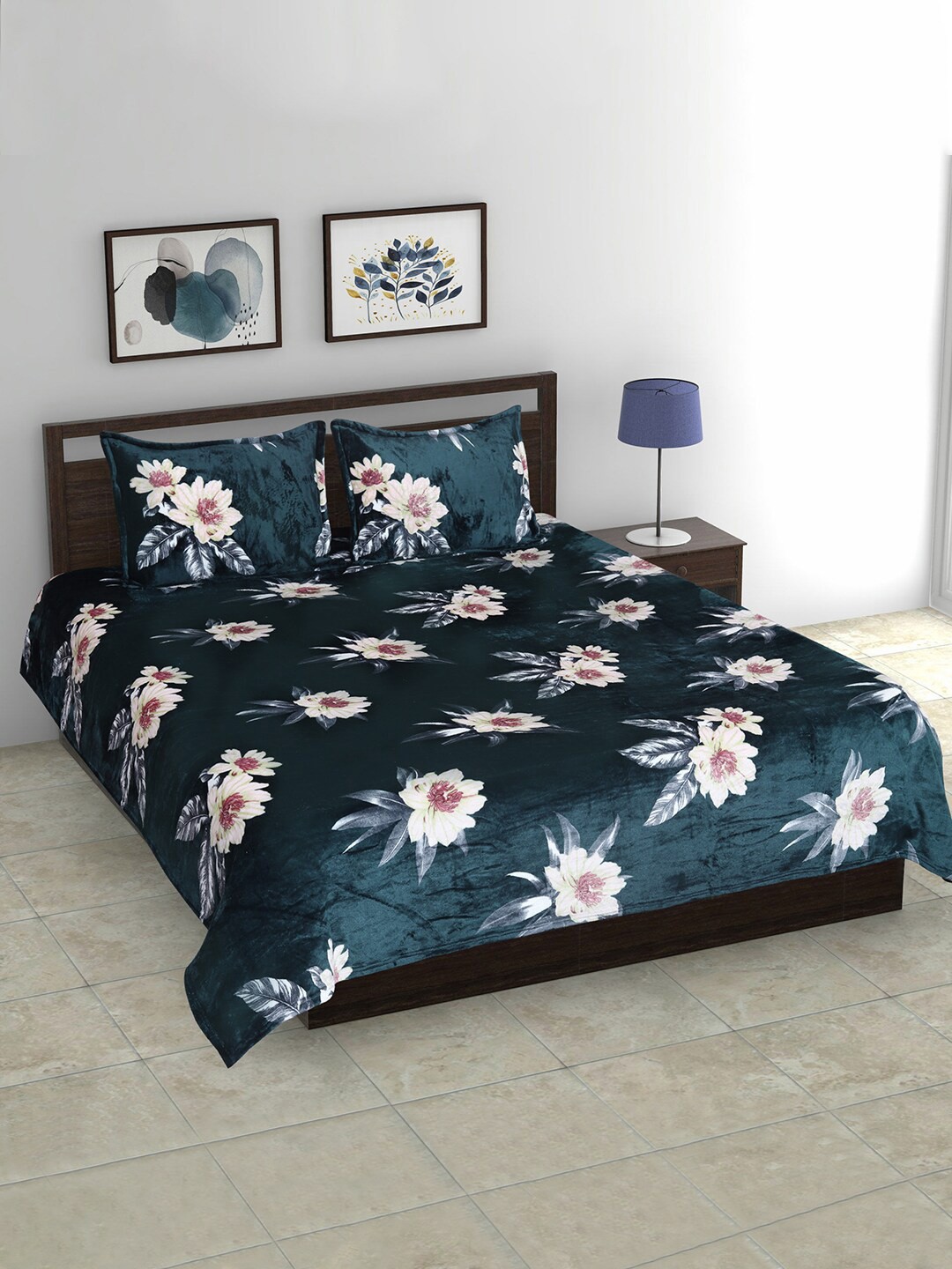 

Cloth Fusion Green & White Floral Velvet Warm 104 TC King Bedsheet With 2 Pillow Covers