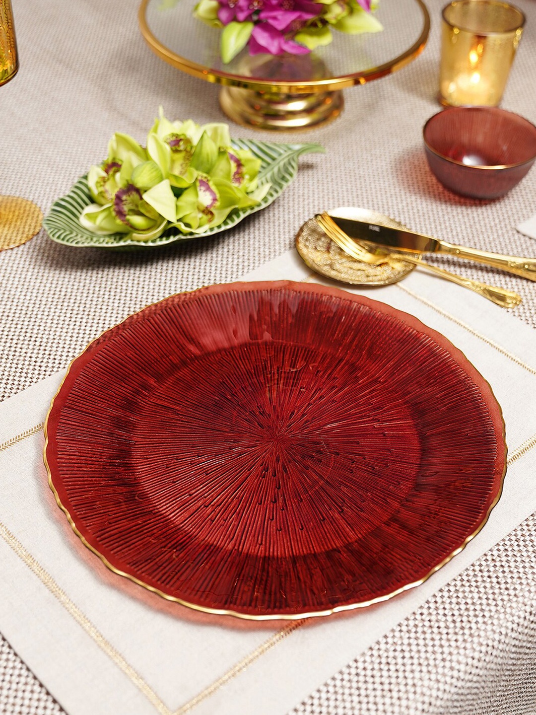 

Pure Home and Living 2 Pieces Red Textured Glass Plates