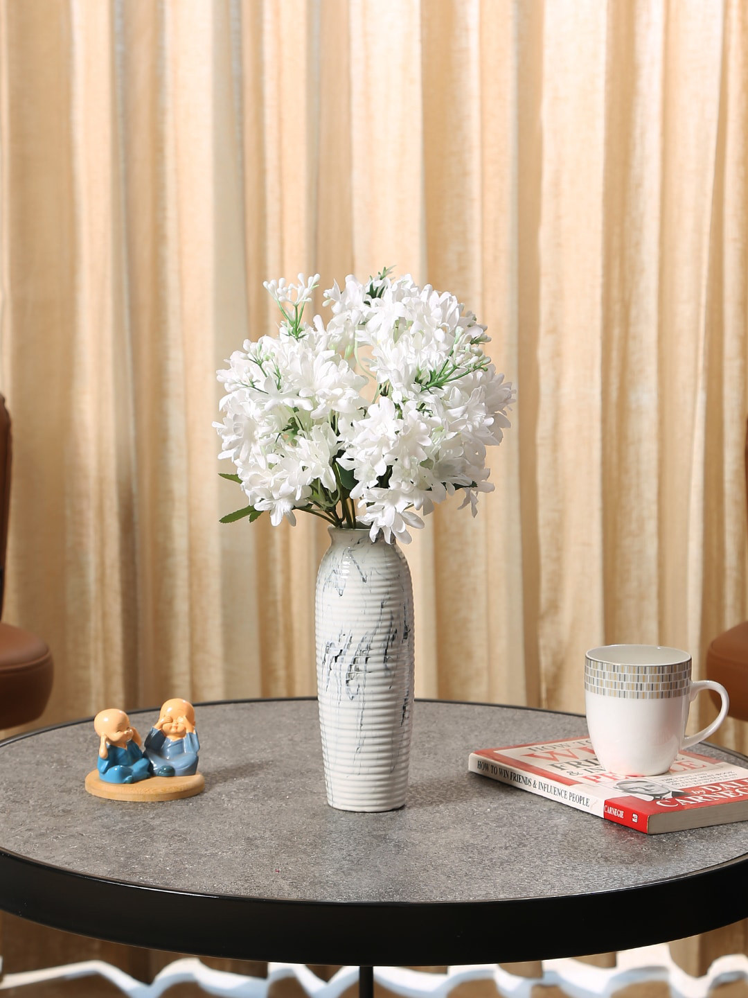 

Fourwalls White Daisy Artificial Flowers
