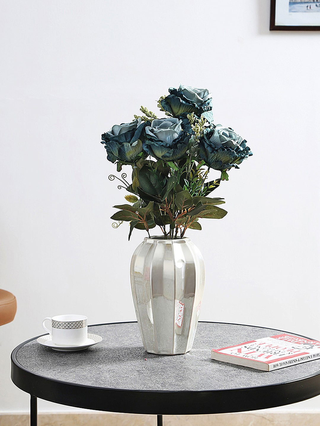 

Fourwalls Brown & Green Rose Flowers Bunch