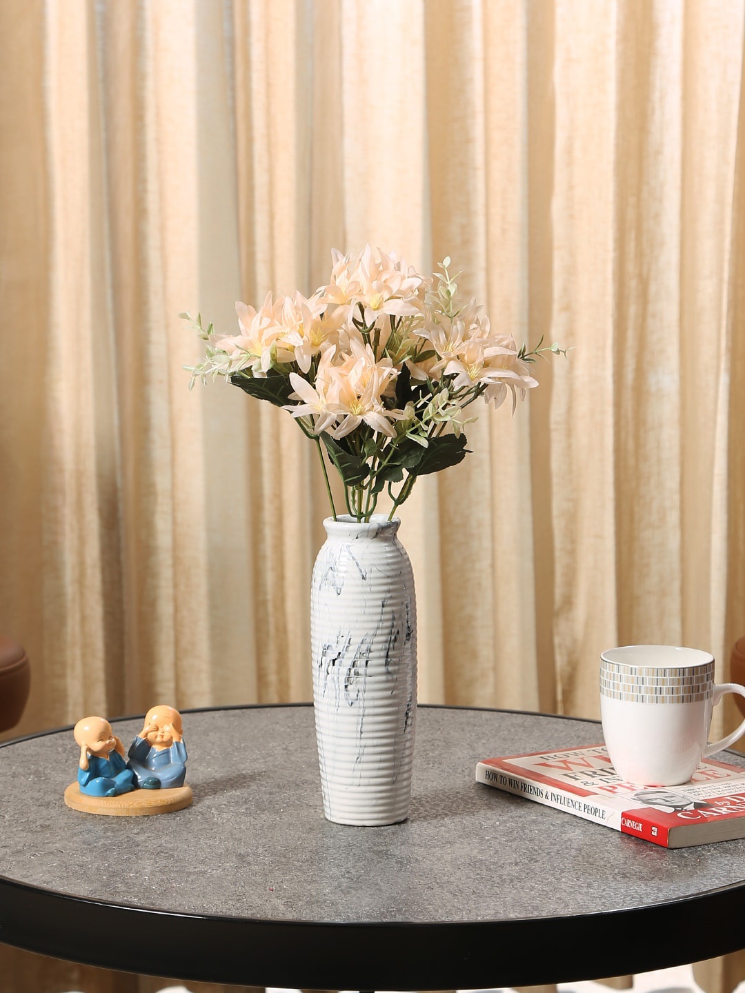 

Fourwalls Beige & Green Artificial Daisy Flowers Bunch