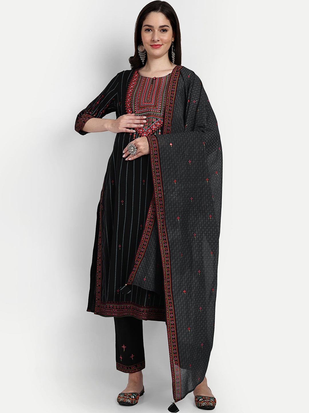 

mumzhug Ethnic Motifs Embroidered Pure Cotton Maternity Kurta With Trousers & Dupatta, Black