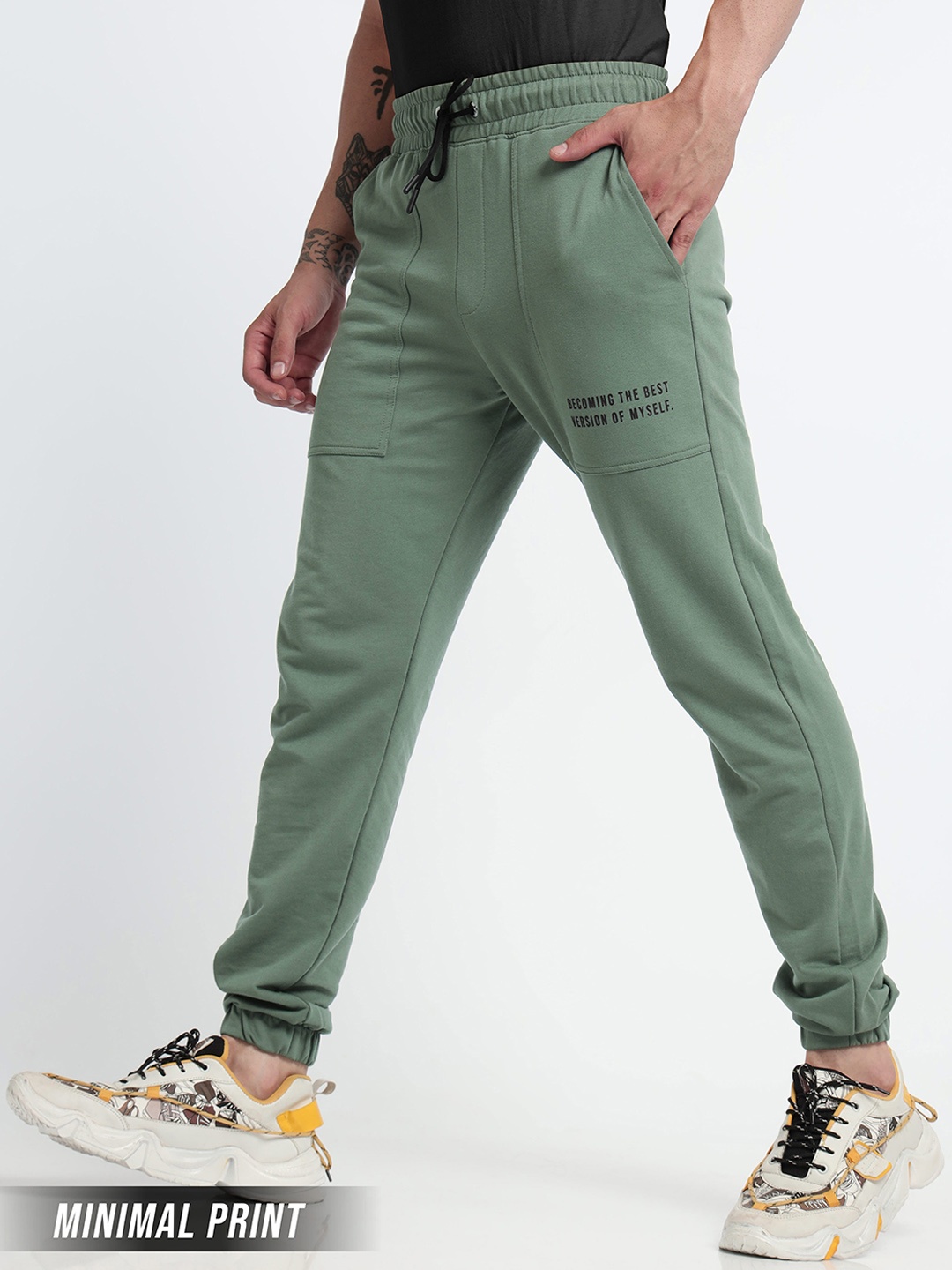 

Beyoung Men Printed Pocket Mid-Rise Knitted Joggers, Green