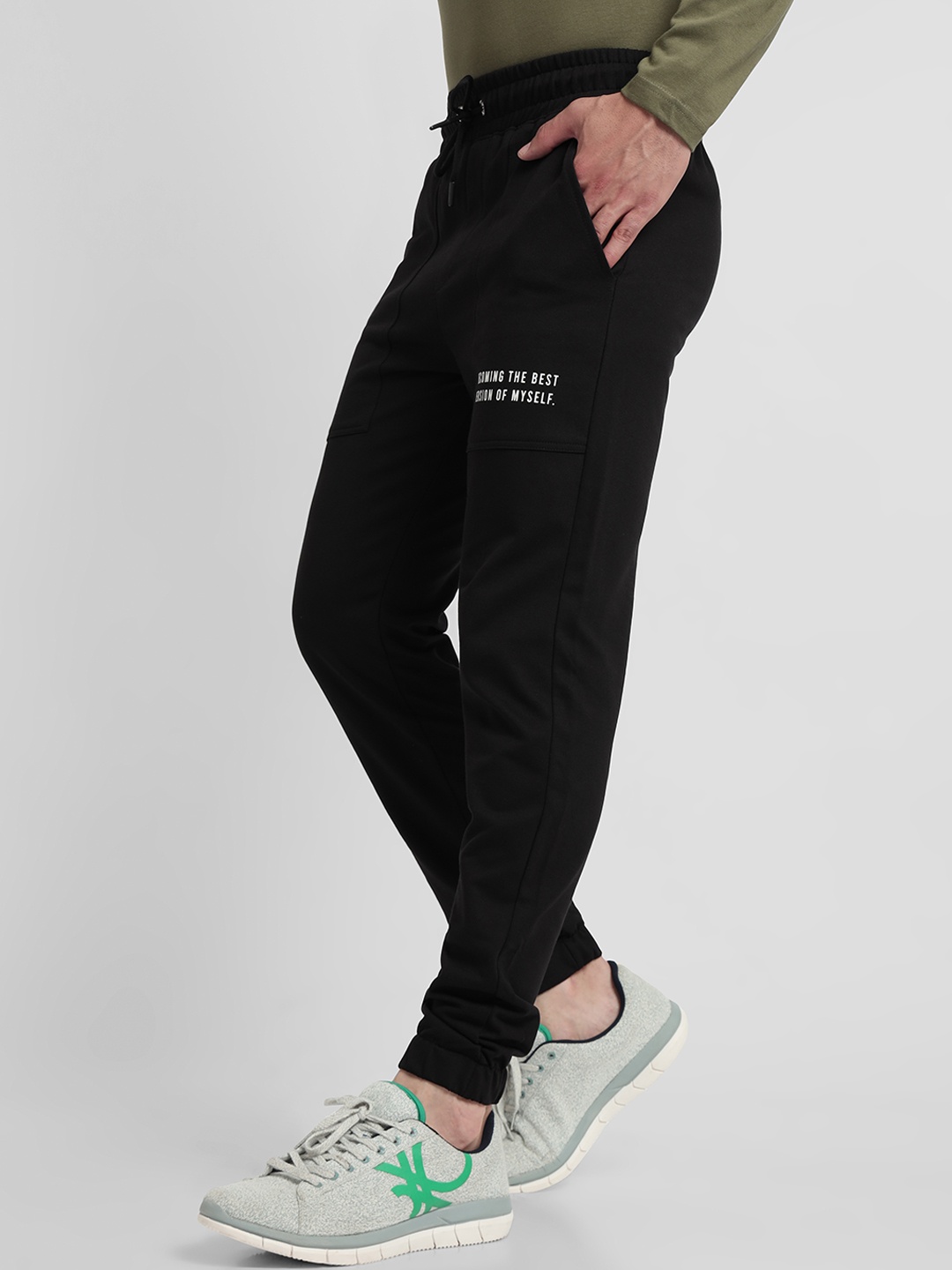 

Beyoung Men Printed Pocket Knitted Pure Cotton Mid-Rise Joggers, Black
