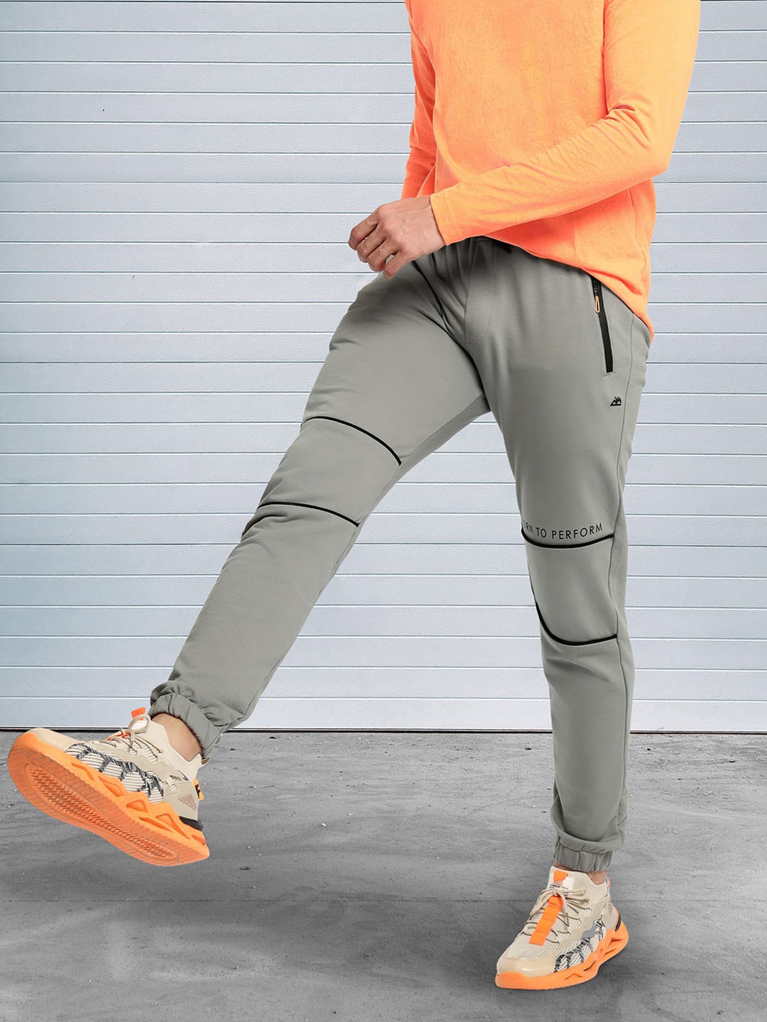 

Beyoung Men Knitted Cotton Mid-Rise Joggers, Grey