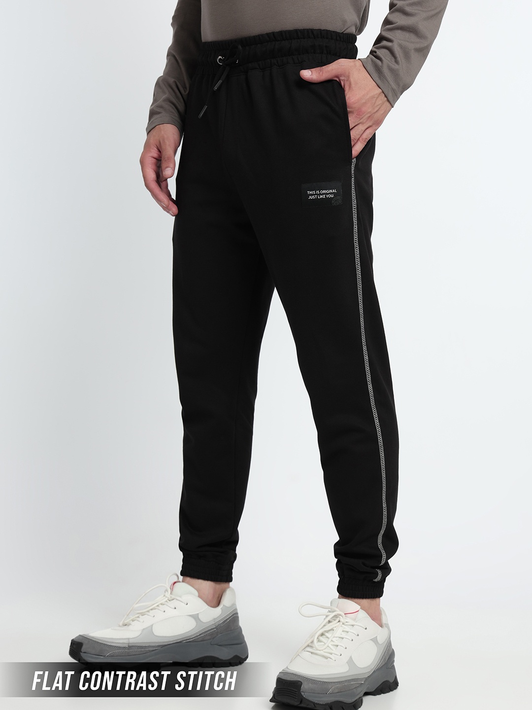 

Beyoung Men Contrast Stitch Knitted Pure Cotton Mid Rise Joggers, Black