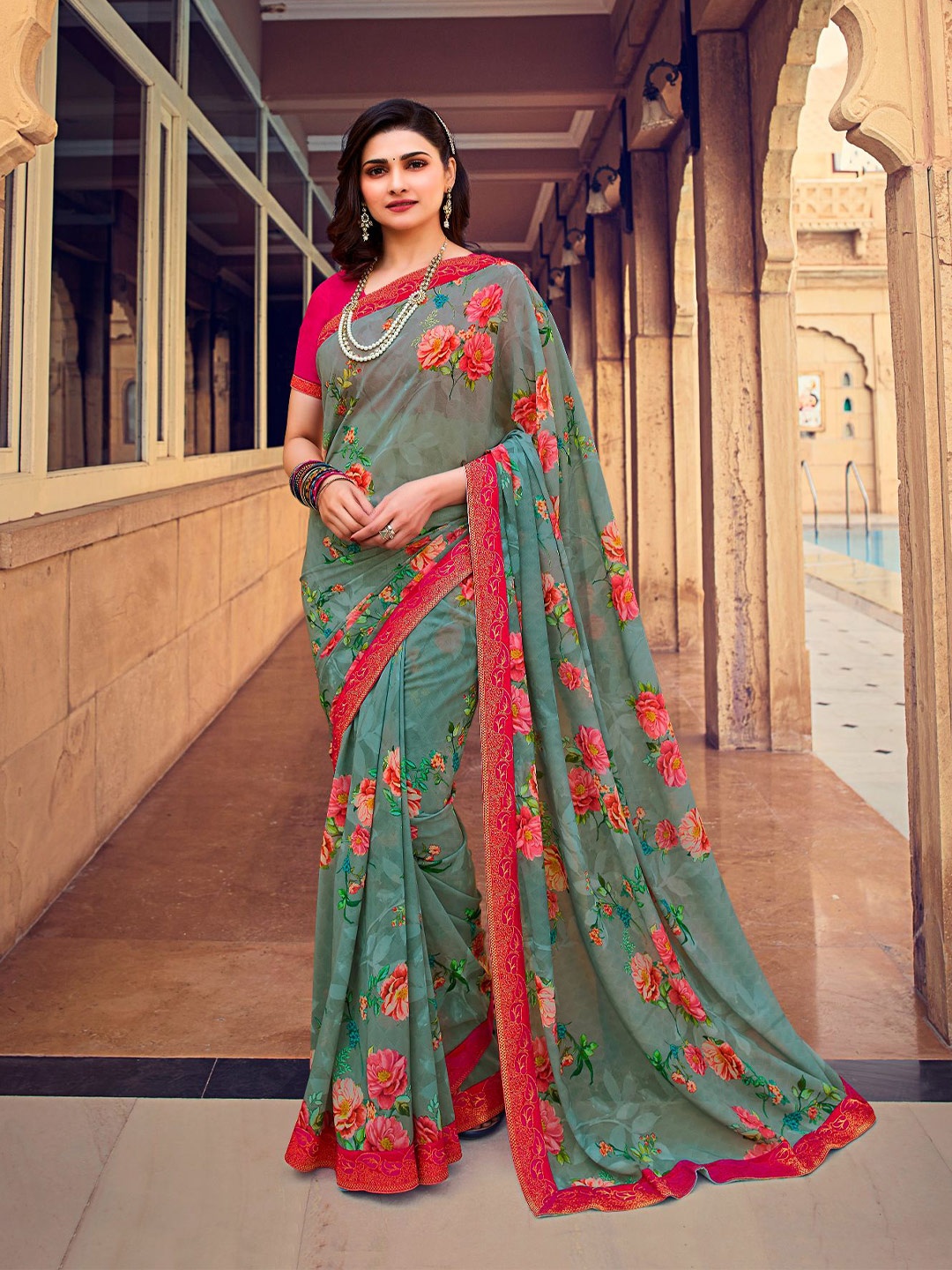 

VAIRAGEE Floral Printed Zari Saree, Grey
