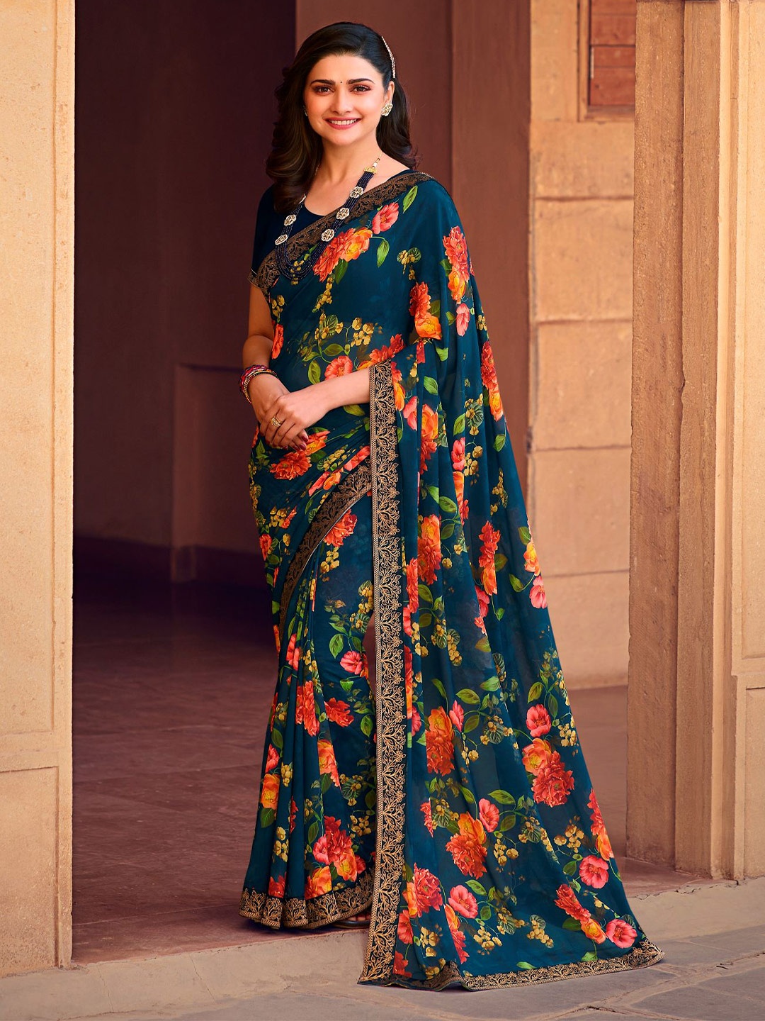 

VAIRAGEE Floral Printed Zari Saree, Navy blue