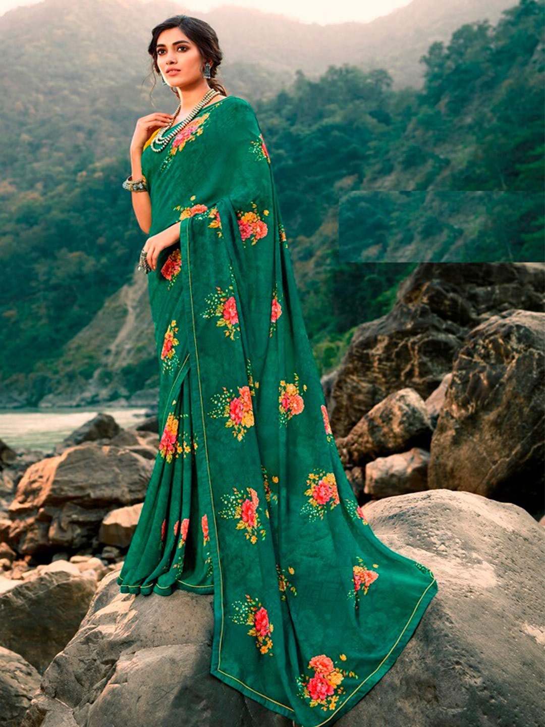 

VAIRAGEE Floral Printed Saree, Green