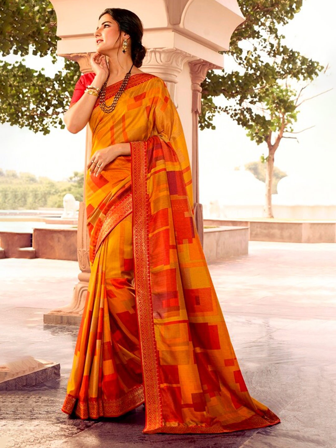 

VAIRAGEE Geometric Printed Zari Saree, Yellow