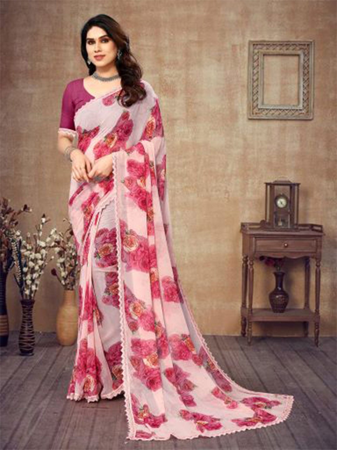 

VAIRAGEE Floral Printed Saree, Pink