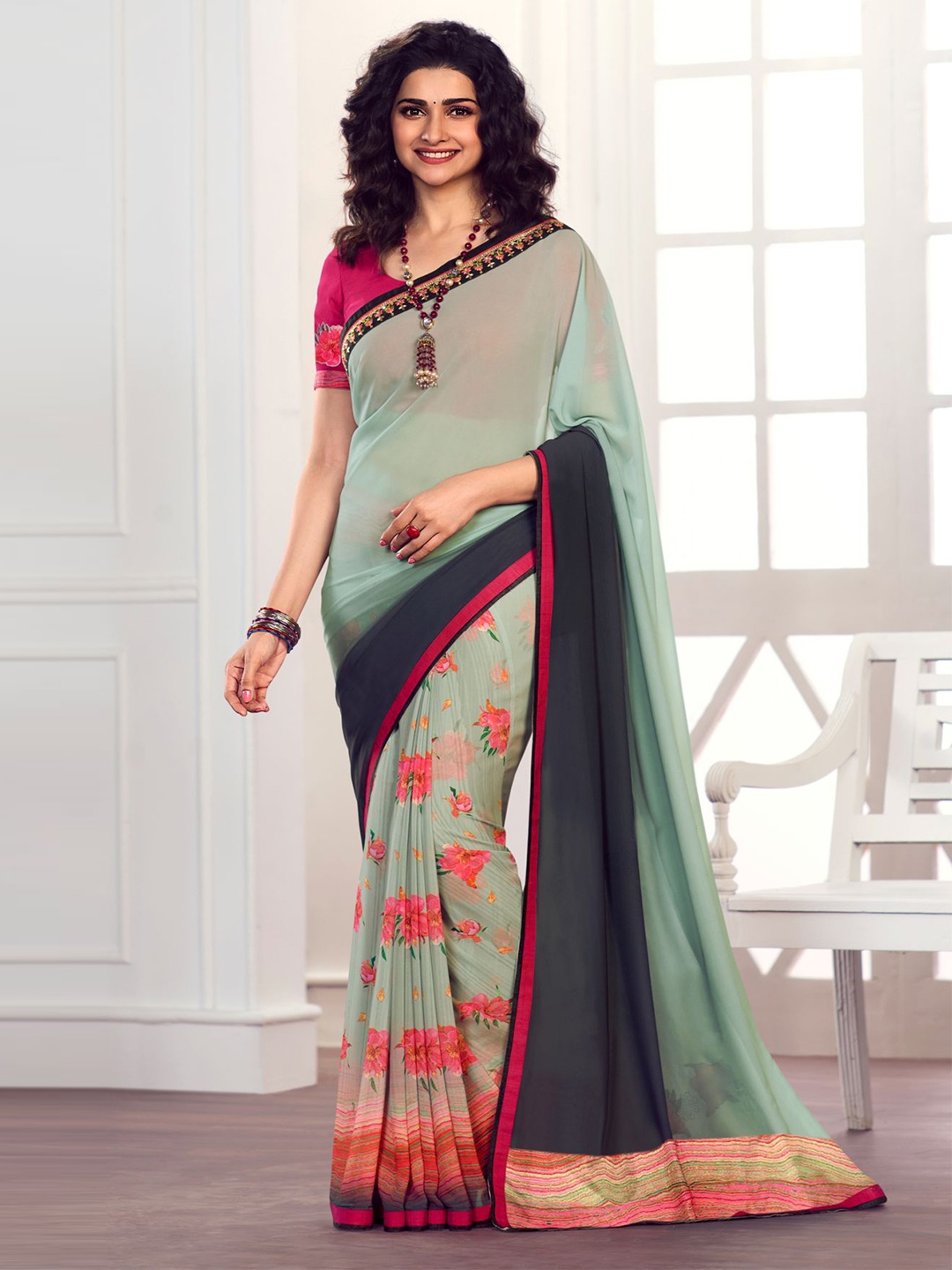 

VAIRAGEE Floral Printed Saree, Sea green