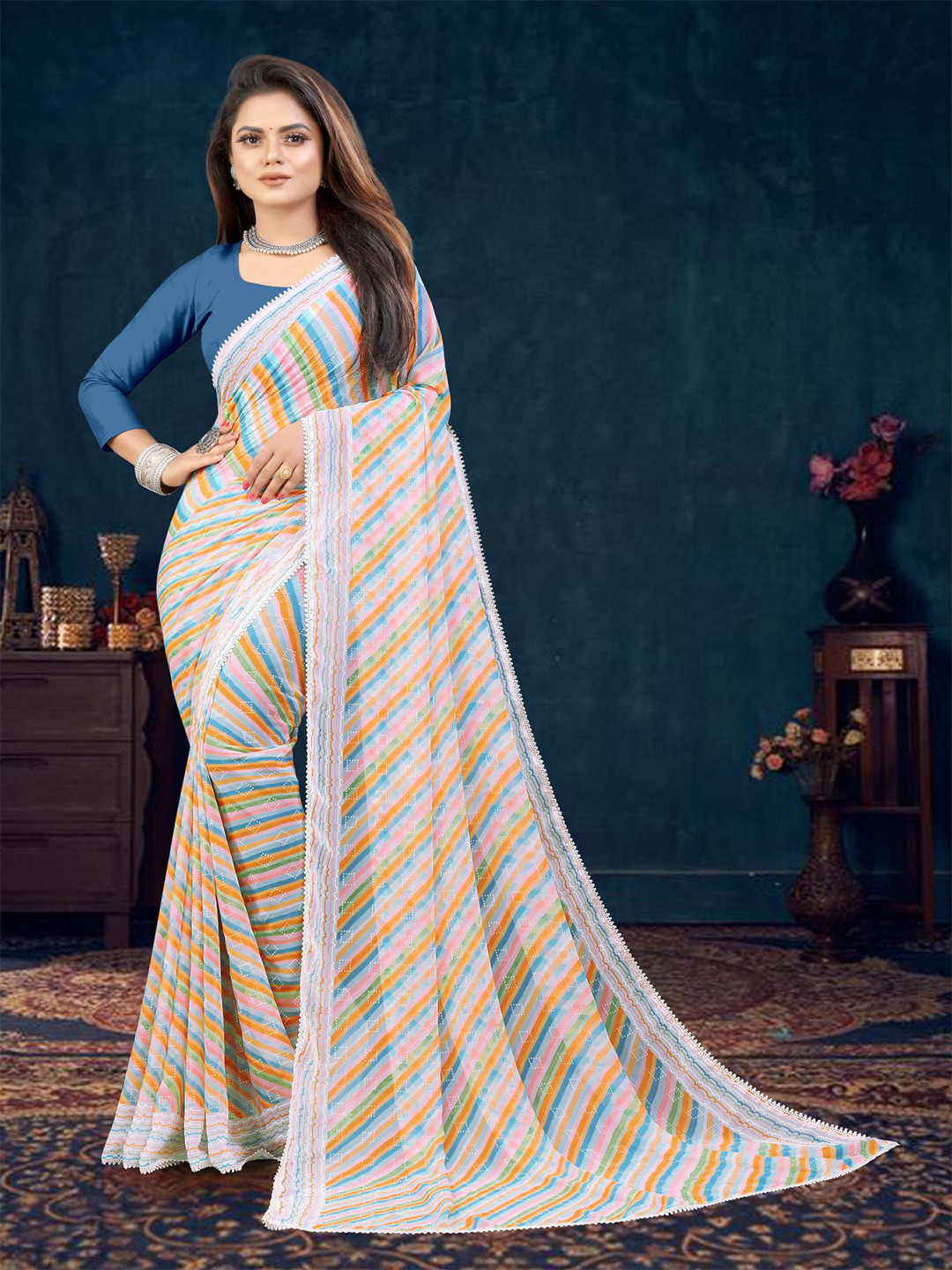 

VAIRAGEE Striped Printed Saree, White