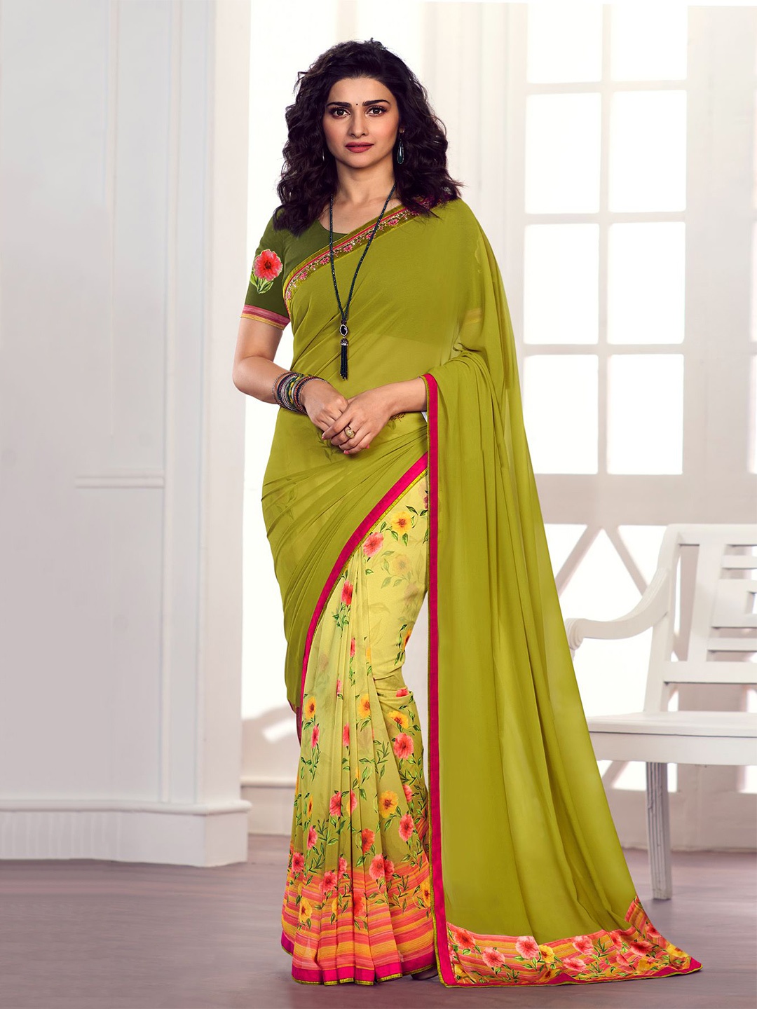 

VAIRAGEE Floral Printed Saree, Olive