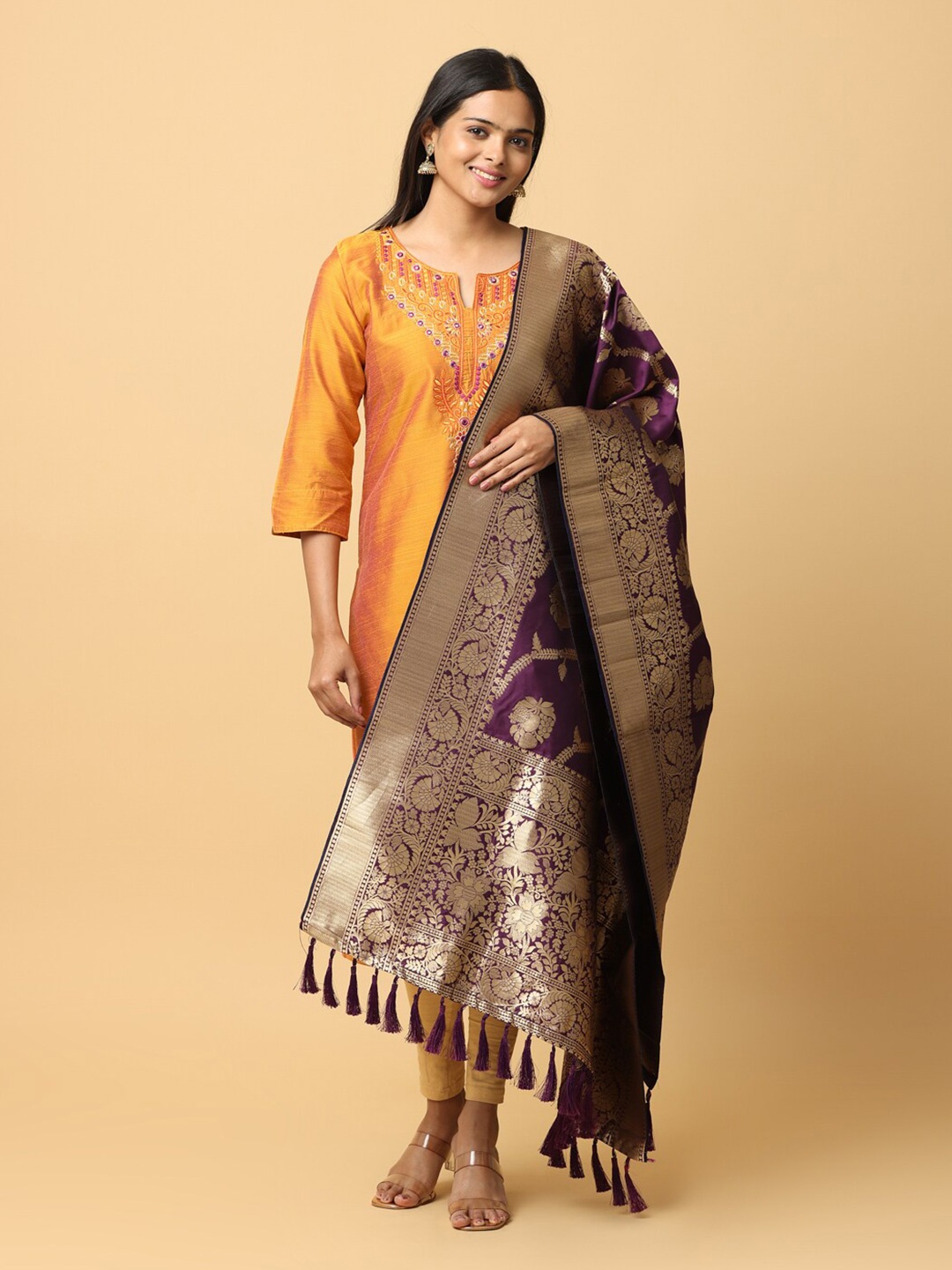 

VASTRANAND Floral Woven Design Zari Dupatta, Magenta