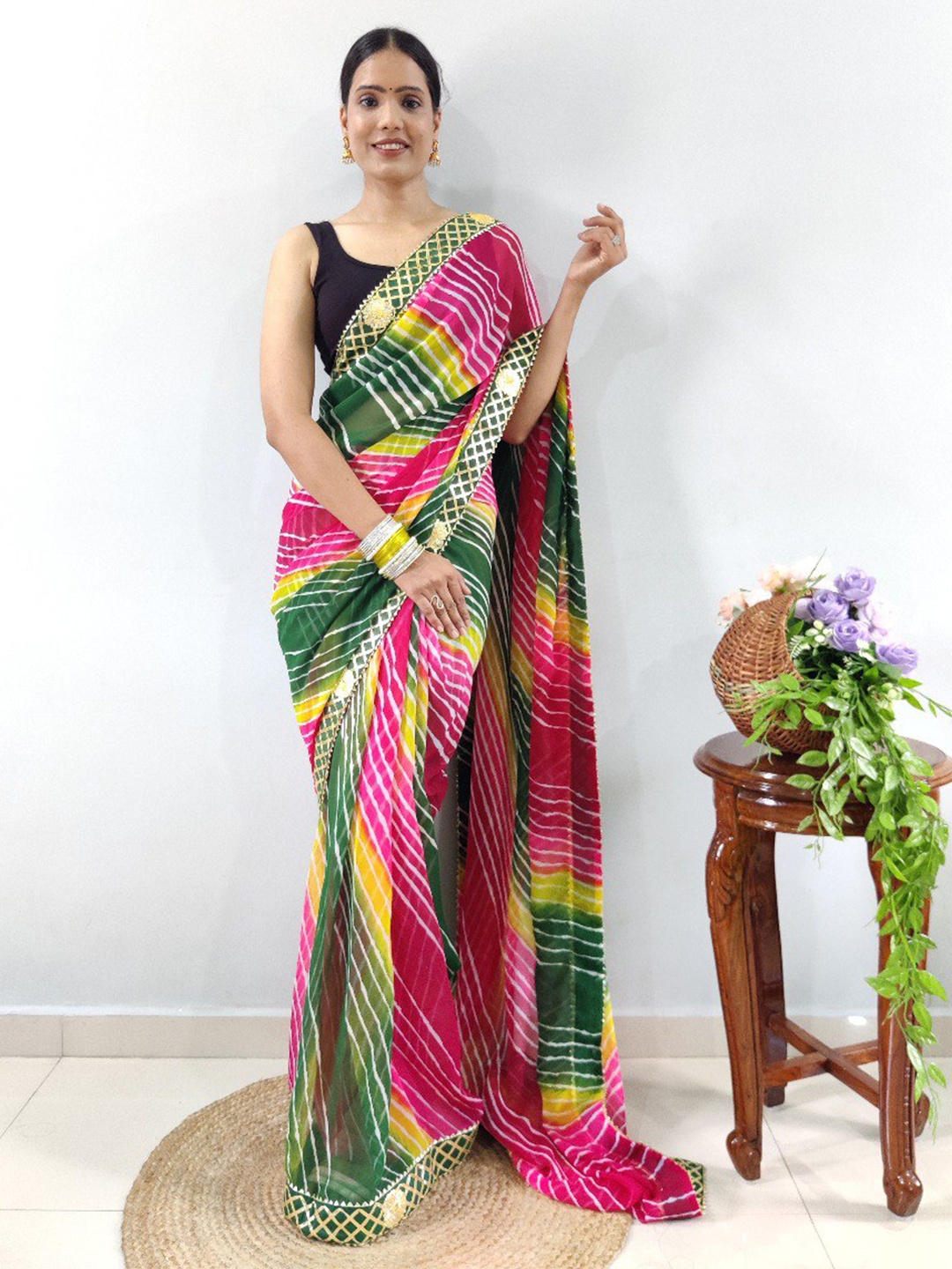 

VEERAX Leheriya Printed Gotta Patti Pure Georgette Bandhani Saree, Green