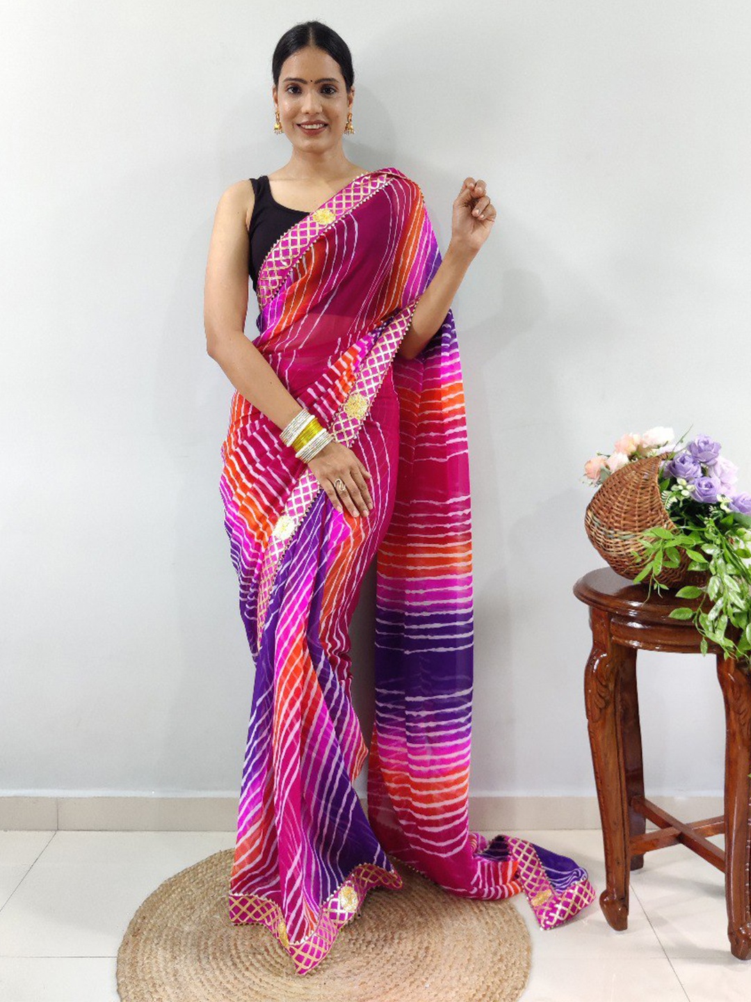 

VEERAX Leheriya Printed Gotta Patti Pure Georgette Bandhani Saree, Pink