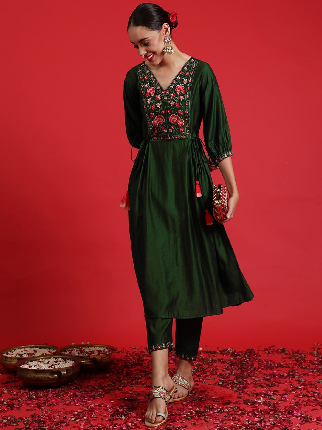

Indo Era Floral Embroidered Thread Work Kurta With Trousers, Green