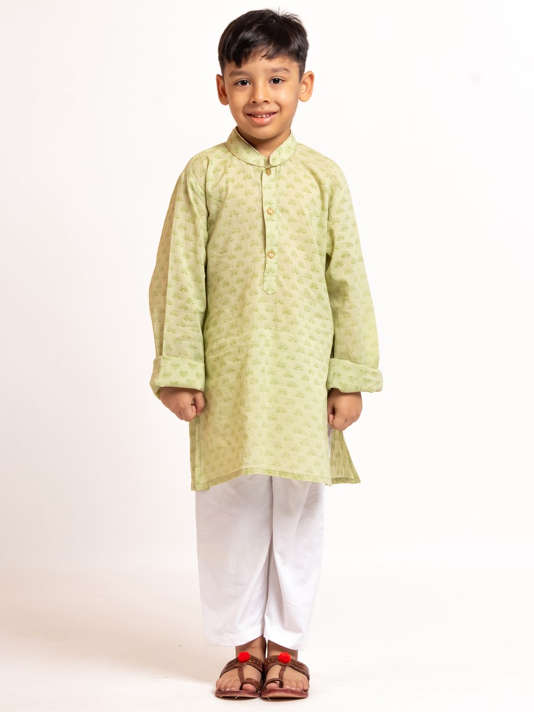 

My Little Lambs Boys Ethnic Motifs Printed Mandarin Collar Pure Cotton Kurta With Pyjamas, Green