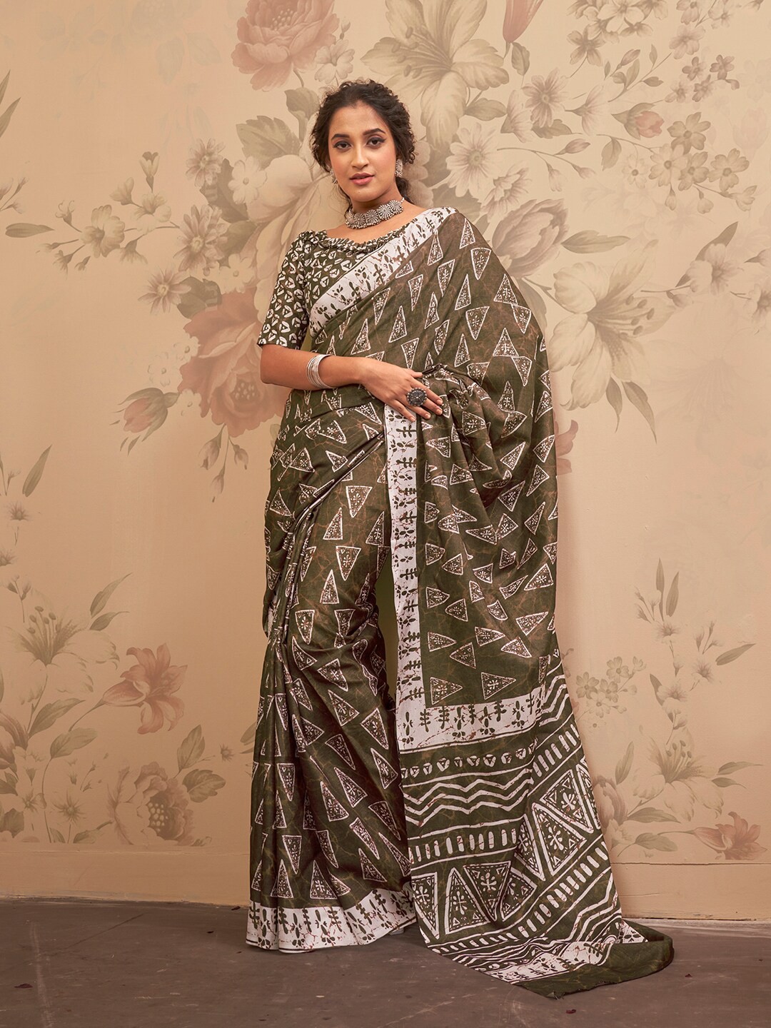 

Anouk Ethnic Motifs Printed Saree, Olive