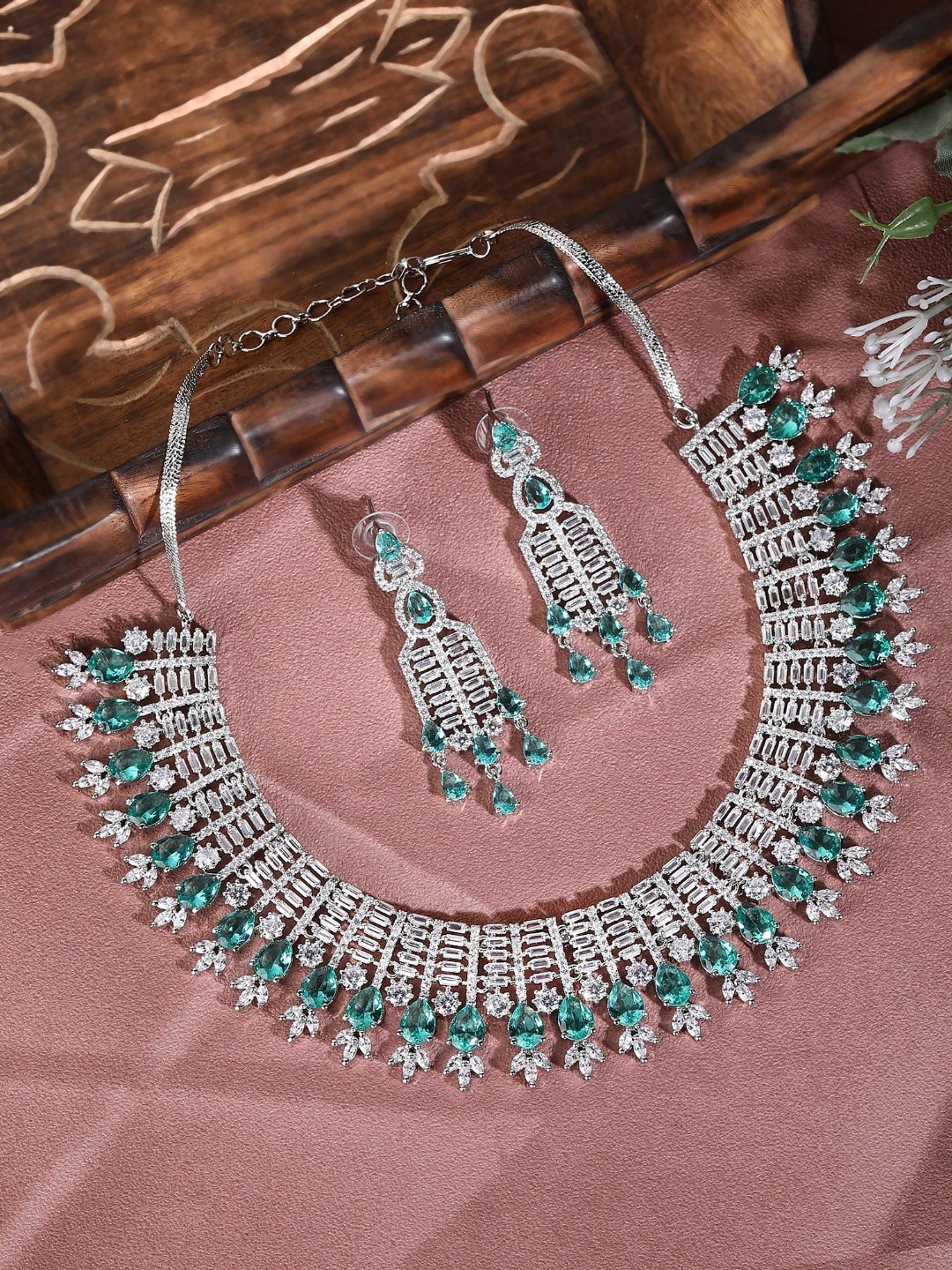 

AURAA TRENDS Rhodium-Plated American Diamond & Cubic Zirconia-Studded Necklace & Earrings, Blue