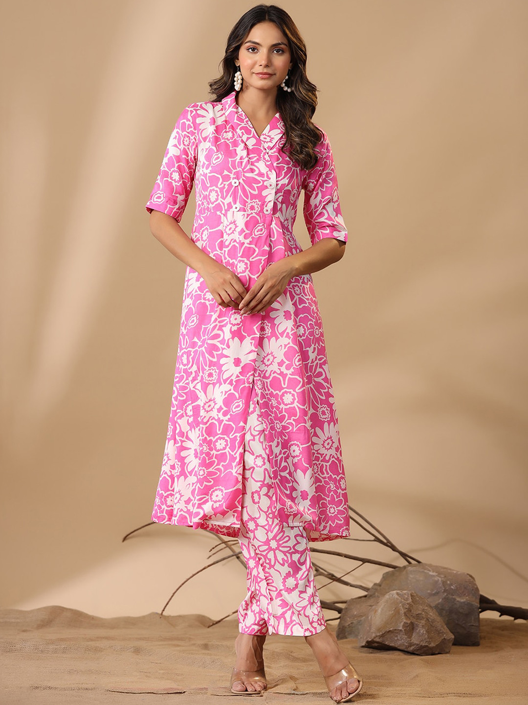 

PRATAP SONS Floral Printed Angrakha Pure Silk Kurta with Trousers, Pink