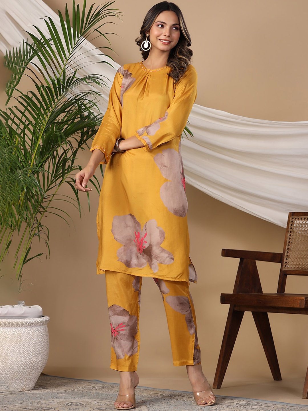 

PRATAP SONS Floral Printed Straight Thread Work Kurta with Trousers, Yellow