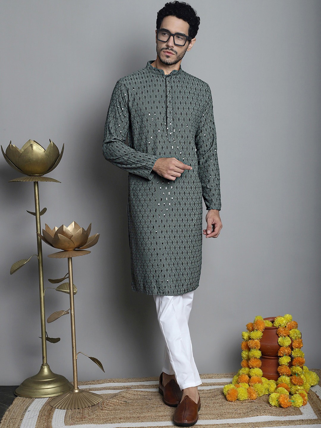 

Jompers Ethnic Motifs Sequinned Embroidered Regular Kurta With Pyjamas, Green