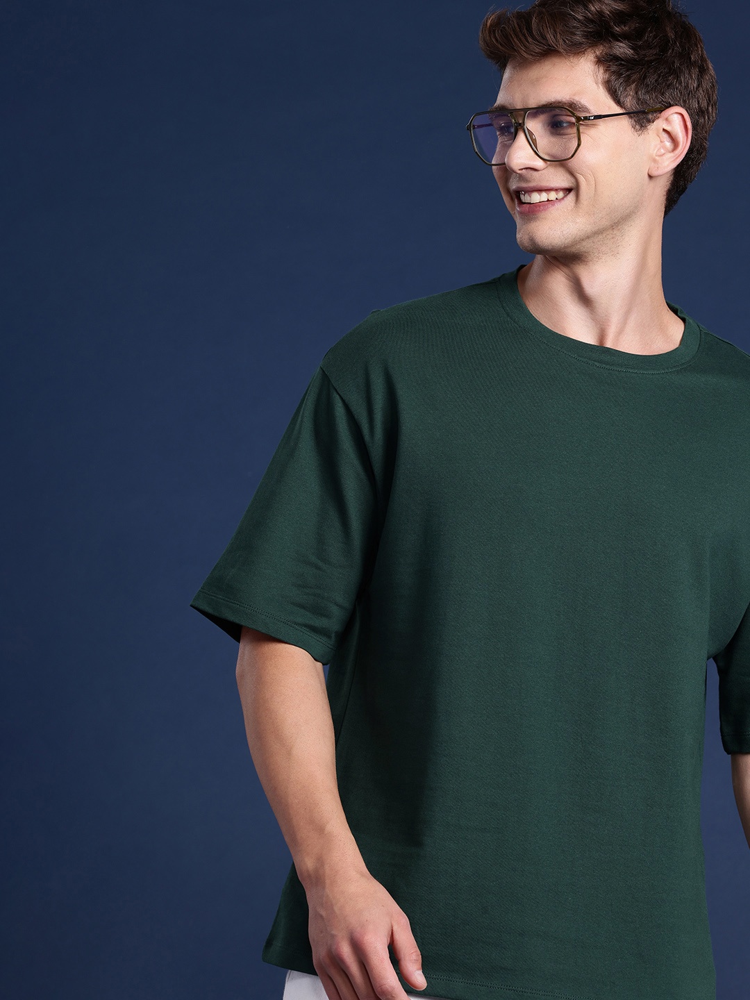 

Mast & Harbour Men Solid Drop-Shoulder Sleeves Oversized T-shirt, Green