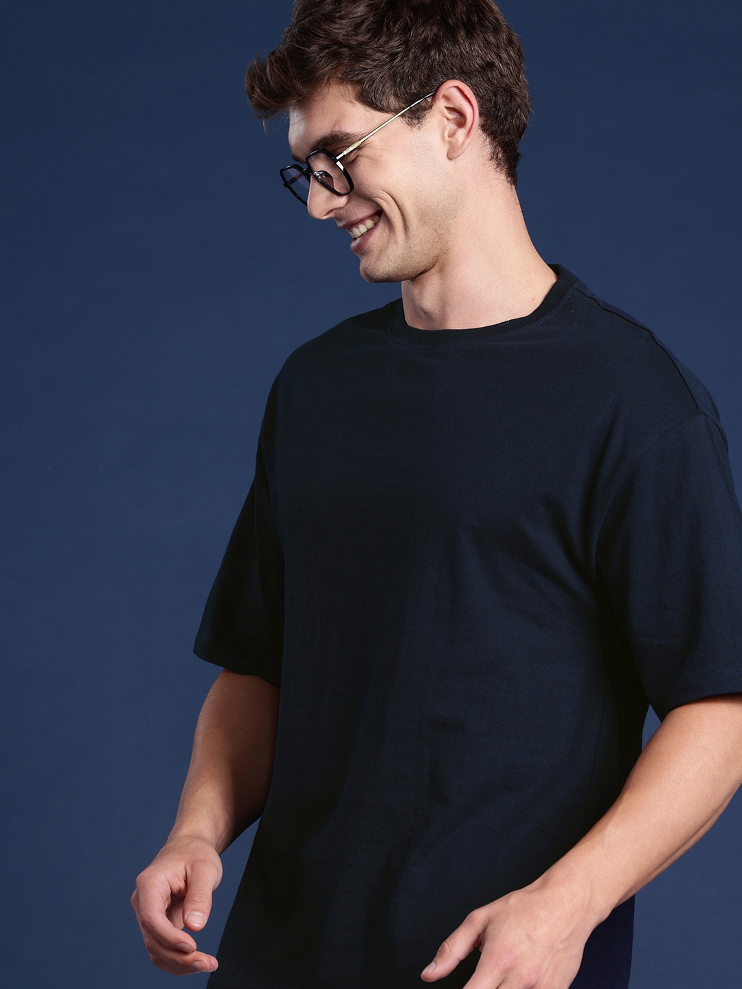 

Mast & Harbour Men Solid Drop-Shoulder Sleeves Oversized T-shirt, Navy blue