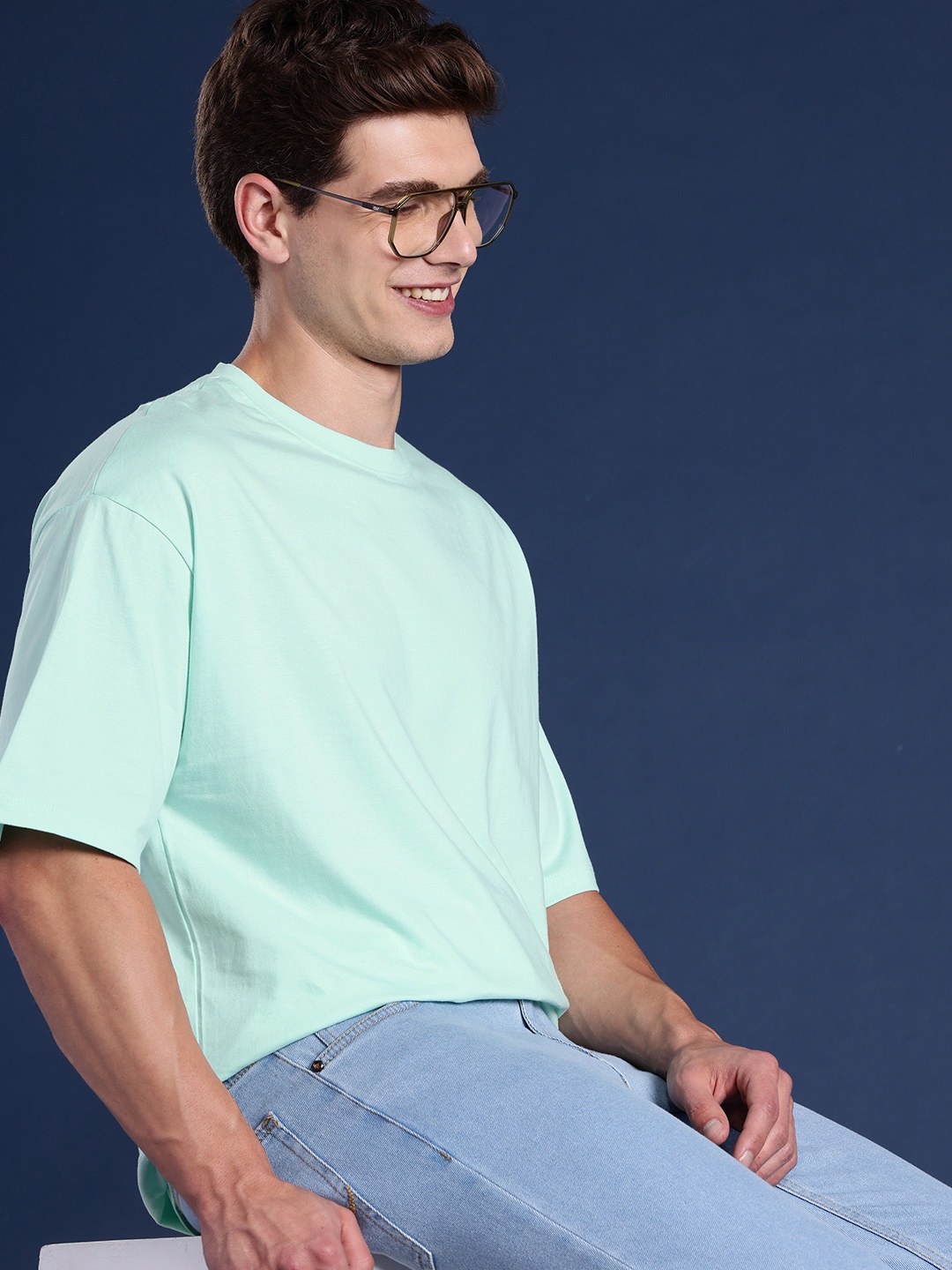 

Mast & Harbour Men Solid Drop-Shoulder Sleeves Oversized T-shirt, Green
