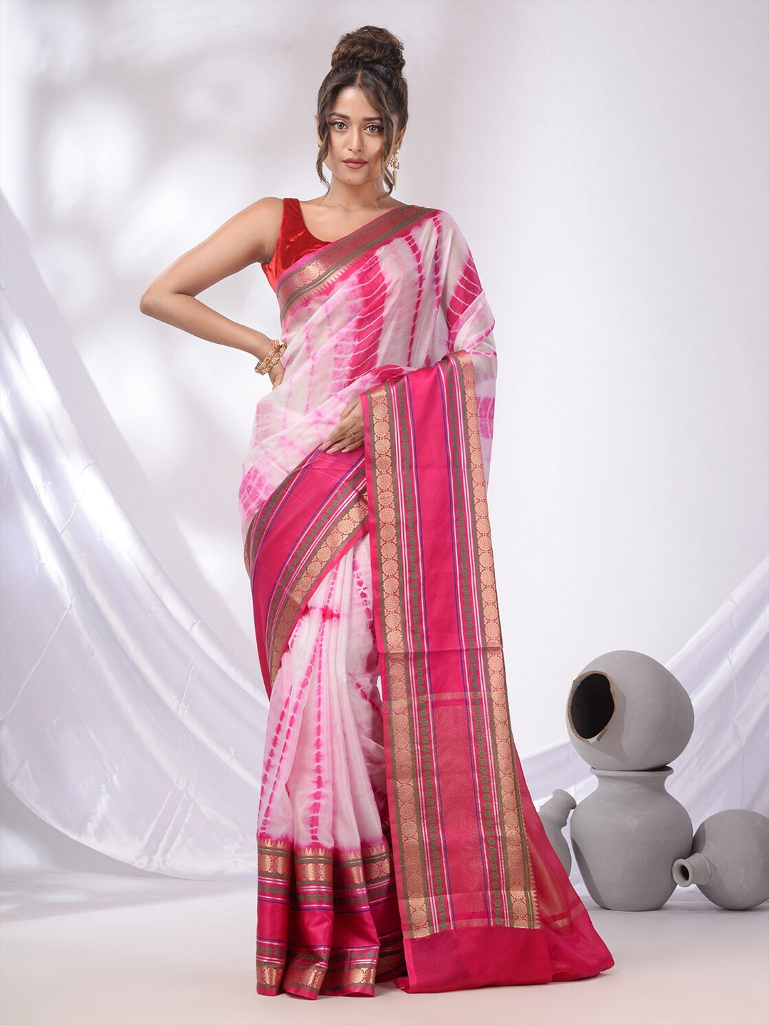 

Charukriti Tie and Dye Zari Saree, White