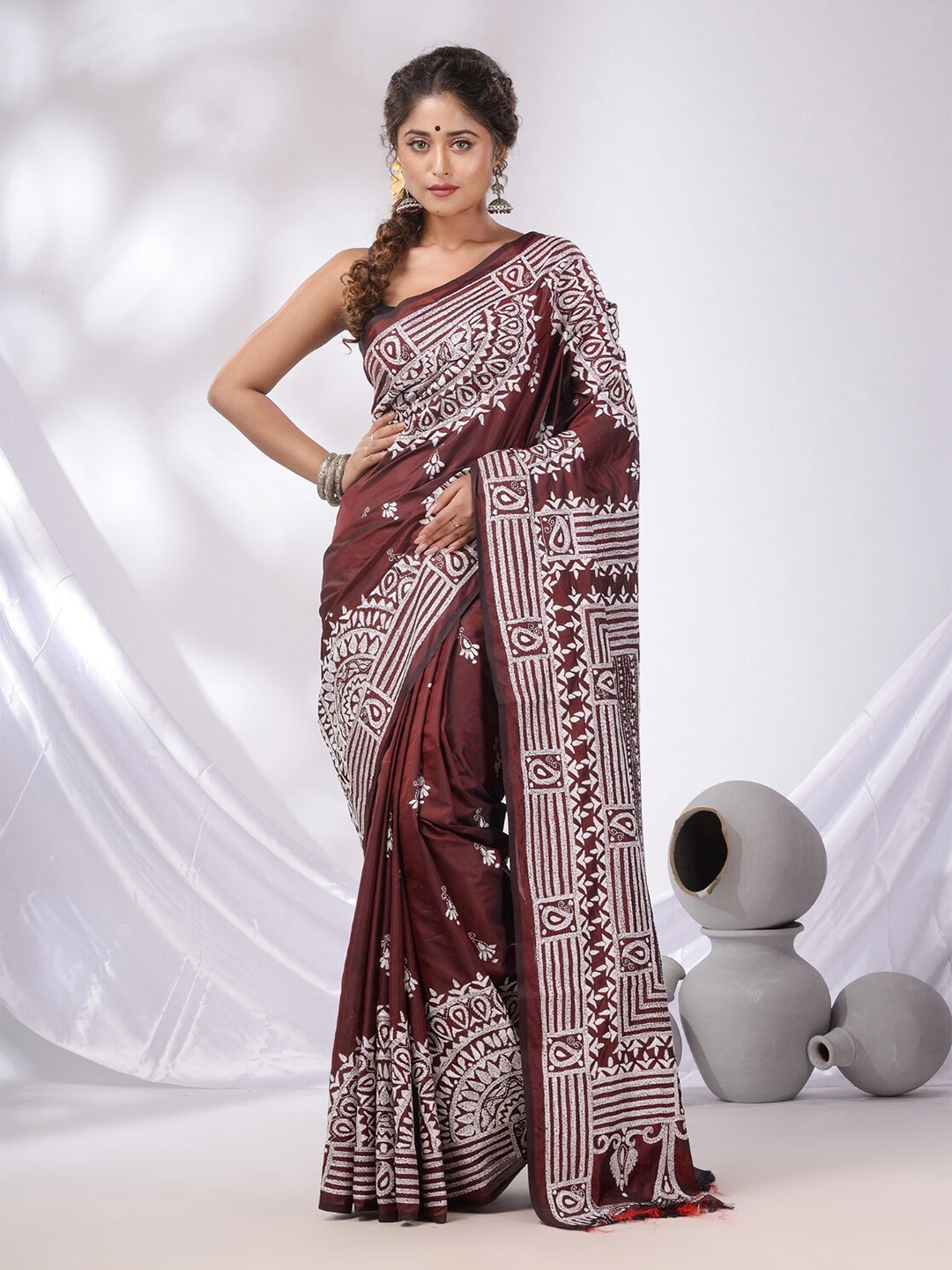 

Charukriti Ethnic Motifs Embroidered Kantha Work Silk Blend Saree, Maroon